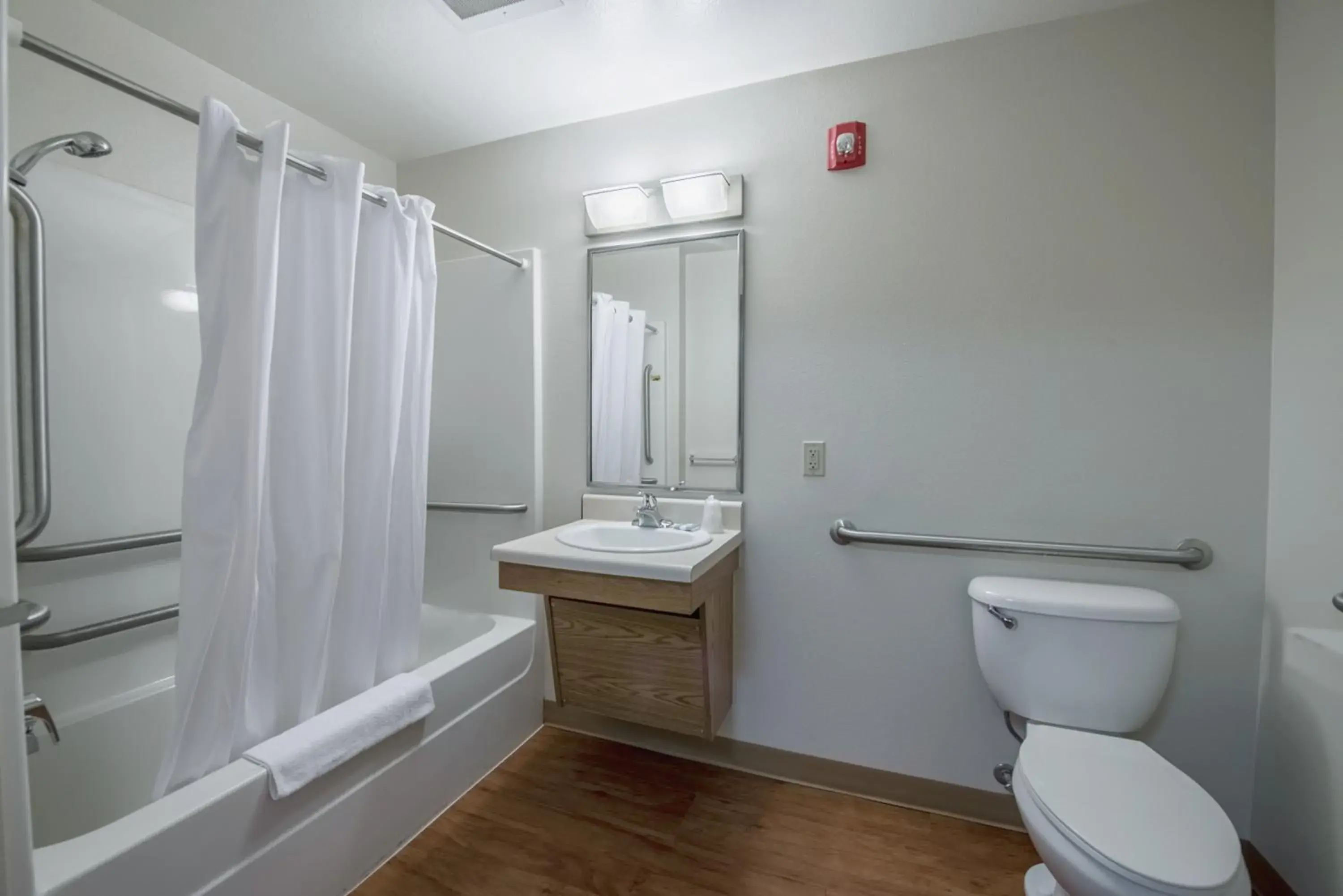 Studio One Double Room Disability Access Non-Smoking in HomeTowne Studios by Red Roof Columbus Studio One Double Room Disability Access Non-Smoking in HomeTowne Studios by Red Roof Columbus