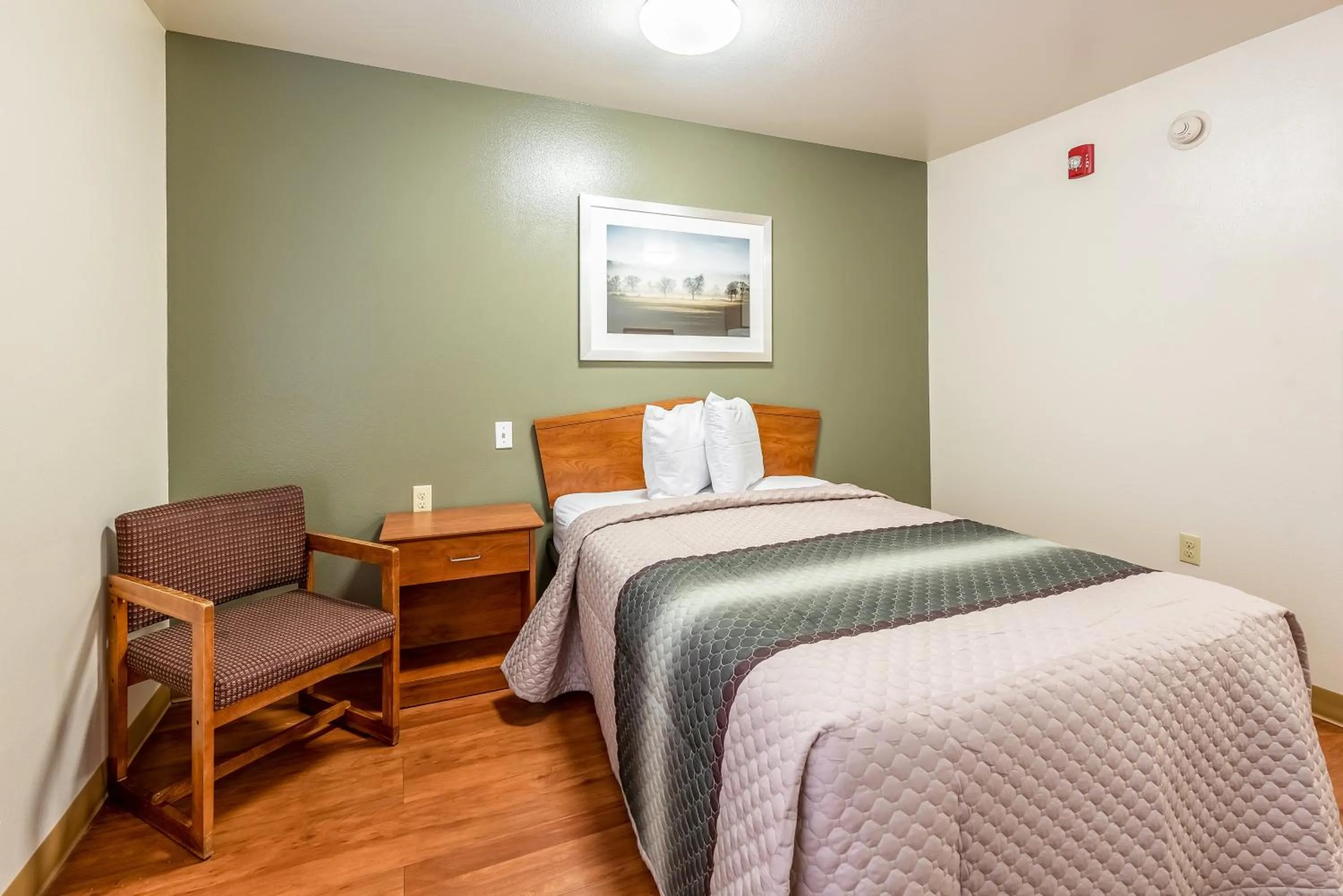 Photo of the whole room, Bed in HomeTowne Studios by Red Roof Columbus