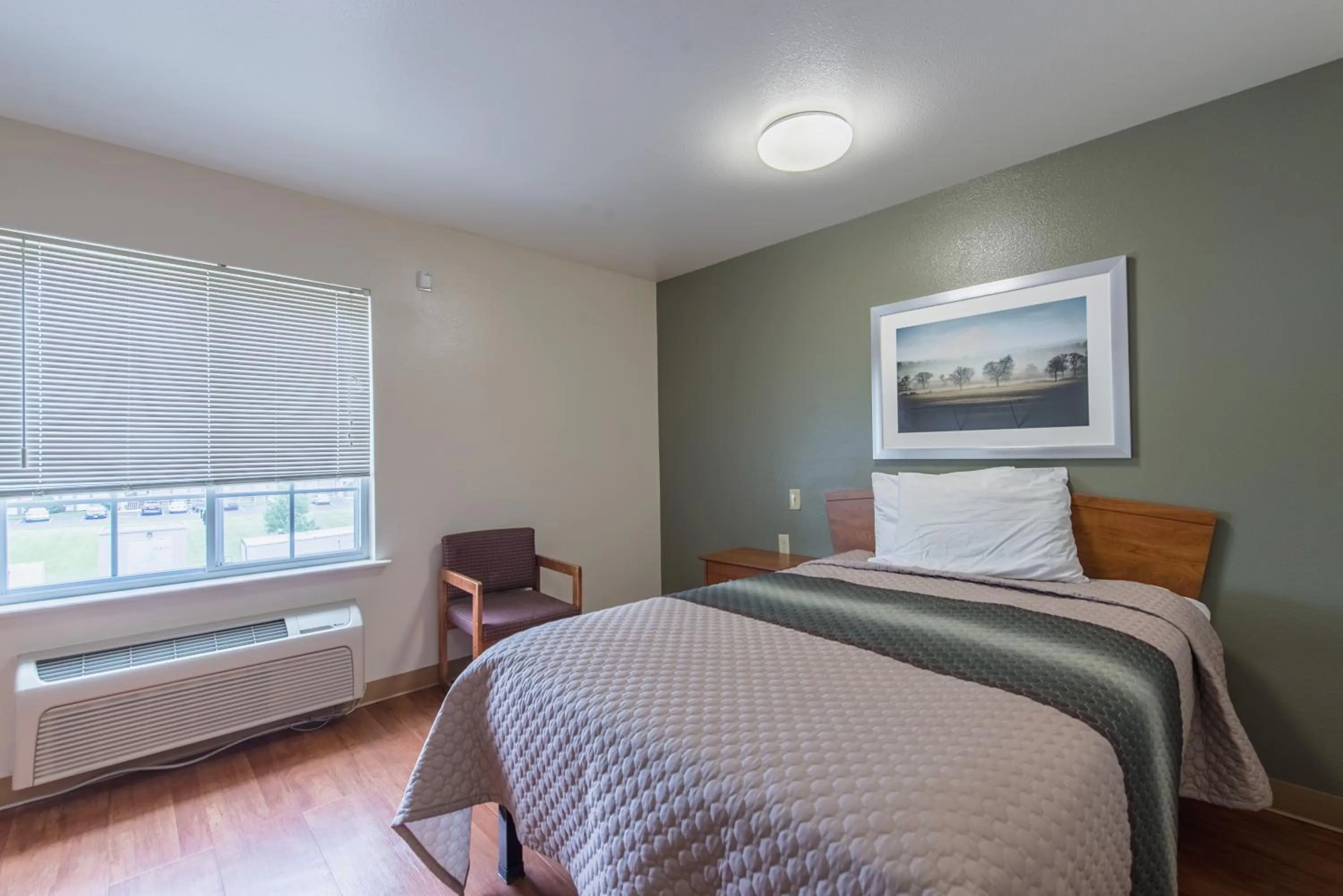 Photo of the whole room, Bed in HomeTowne Studios by Red Roof Columbus