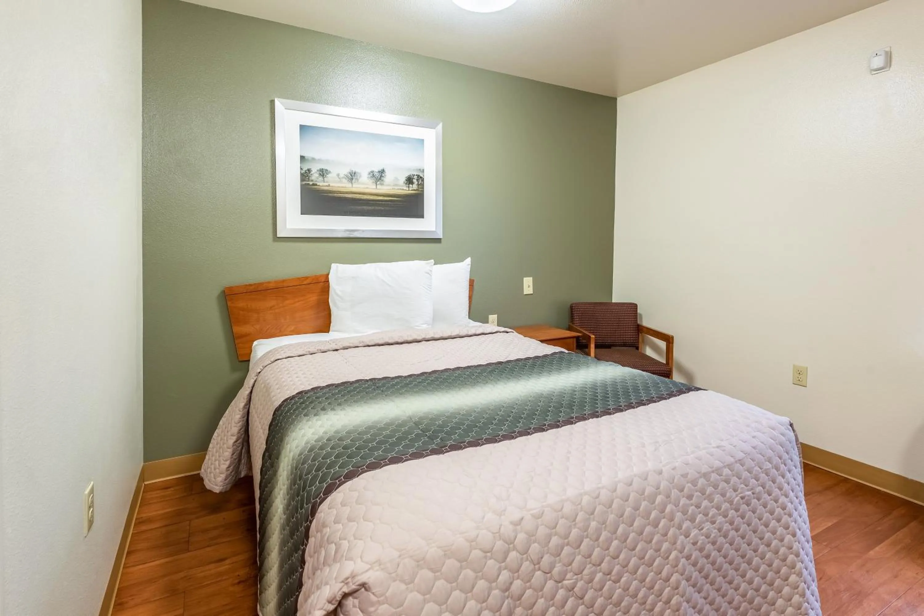 Photo of the whole room, Bed in HomeTowne Studios by Red Roof Columbus