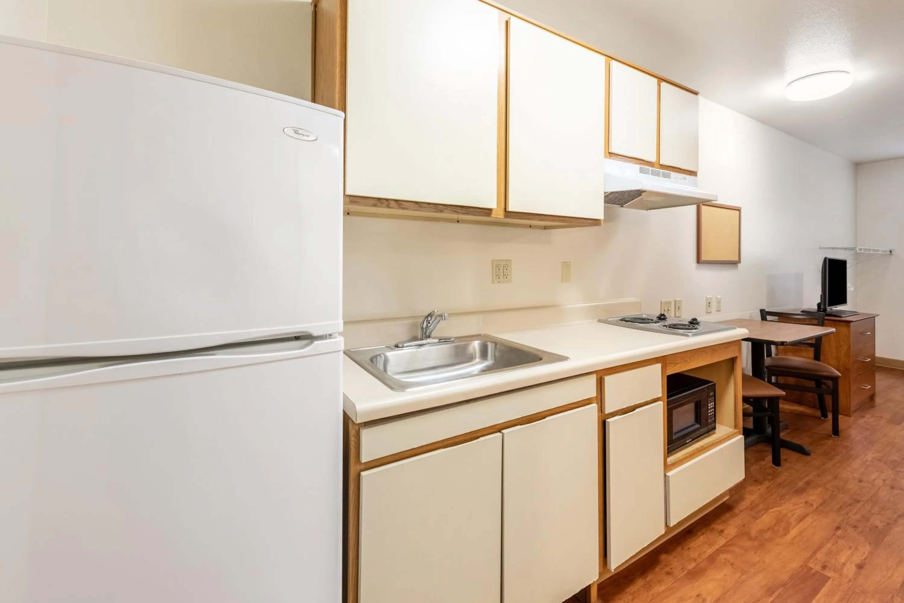 Photo of the whole room in HomeTowne Studios by Red Roof Columbus