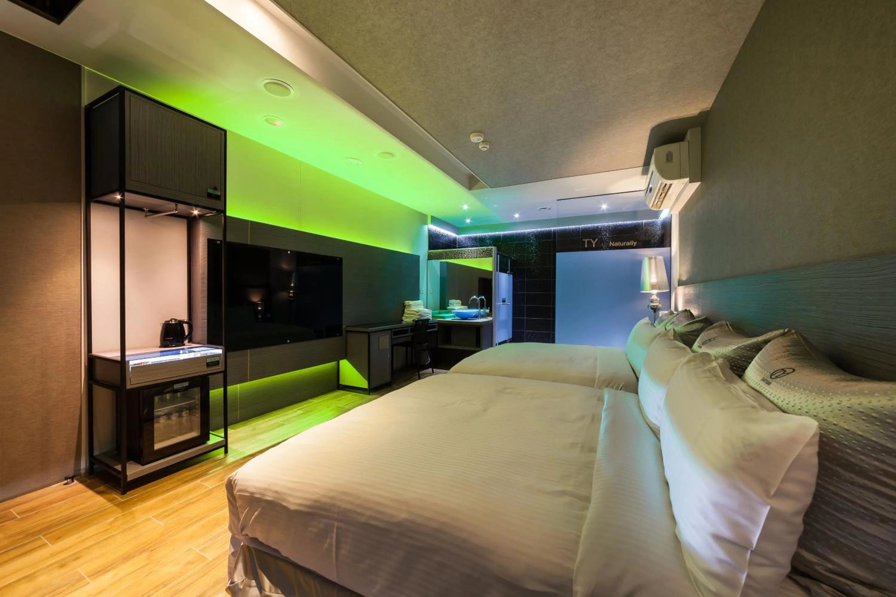 bunk bed, Bed in TY Motel