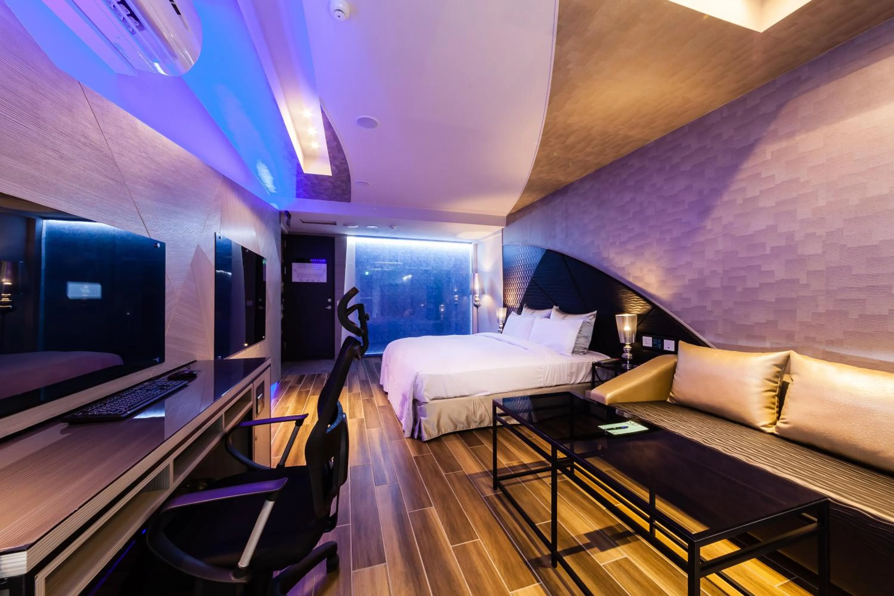 TV and multimedia, Bed in TY Motel