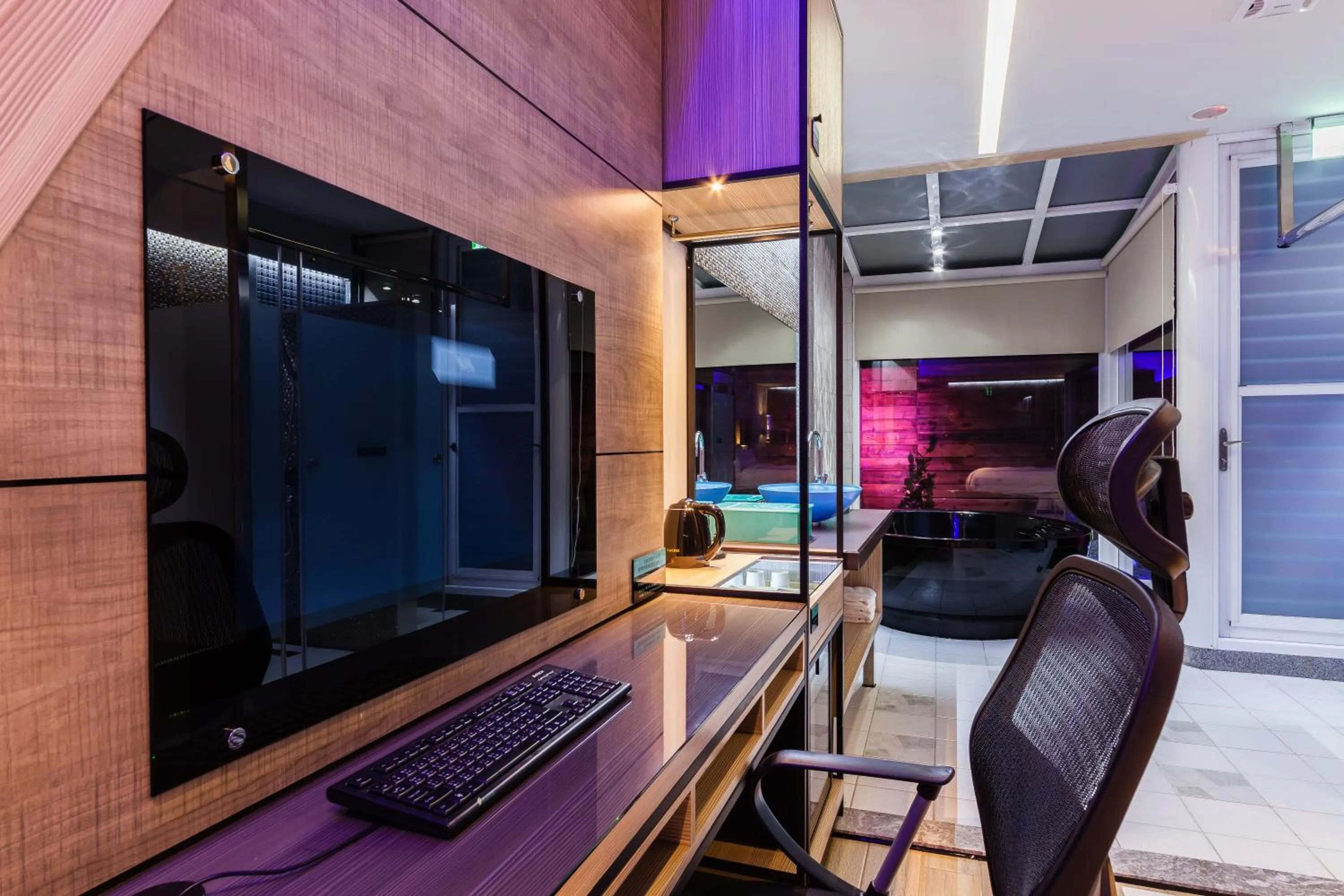 TV and multimedia in TY Motel