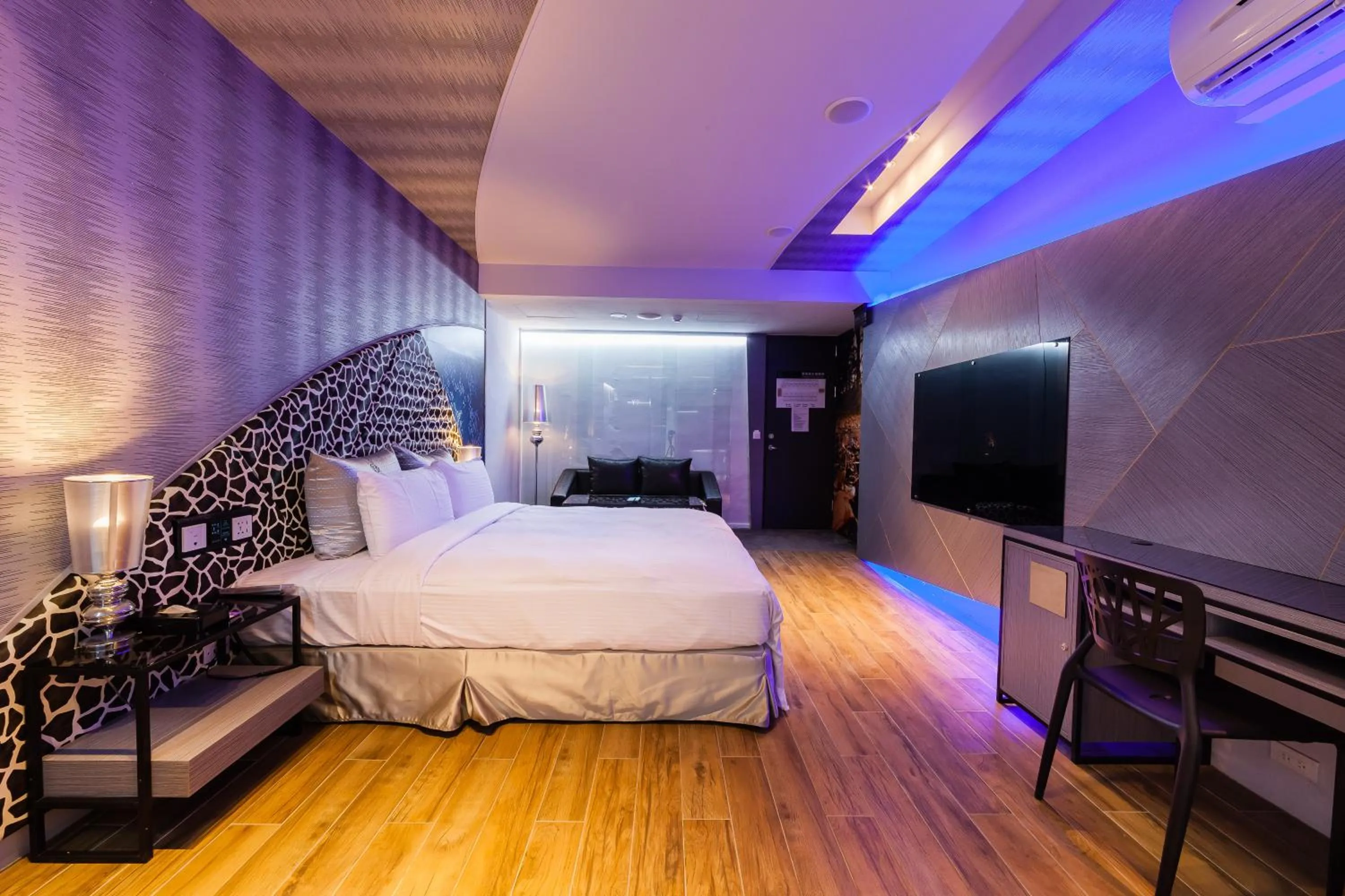 bunk bed, Bed in TY Motel