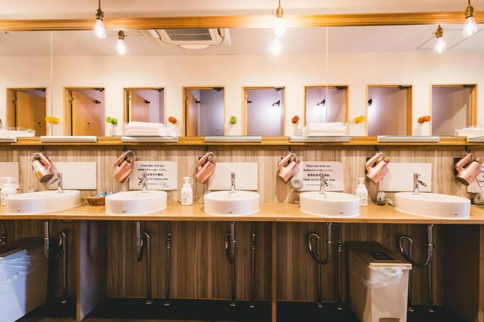 Area and facilities in The Kitchen Hostel Ao