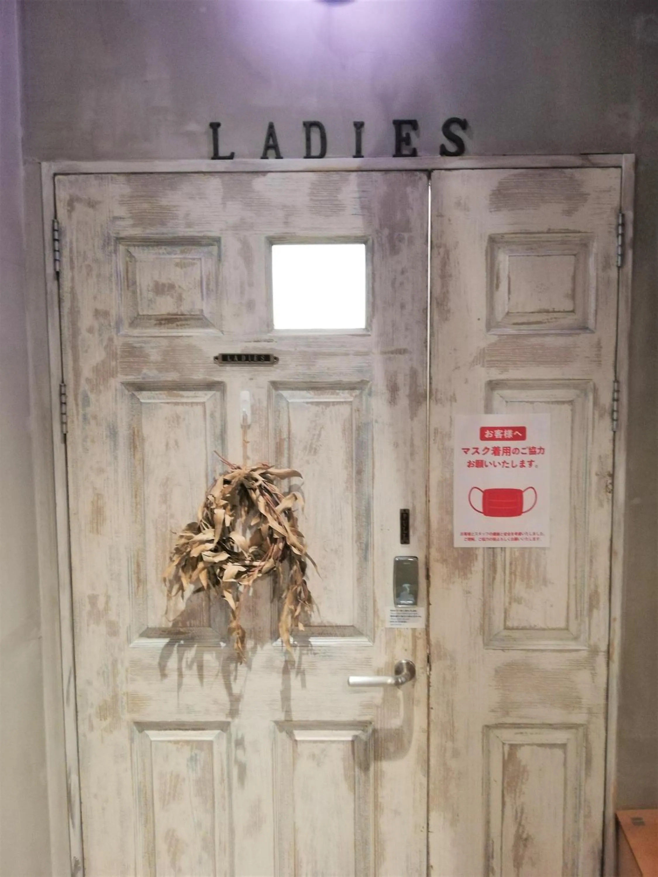 Facade/entrance in The Kitchen Hostel Ao