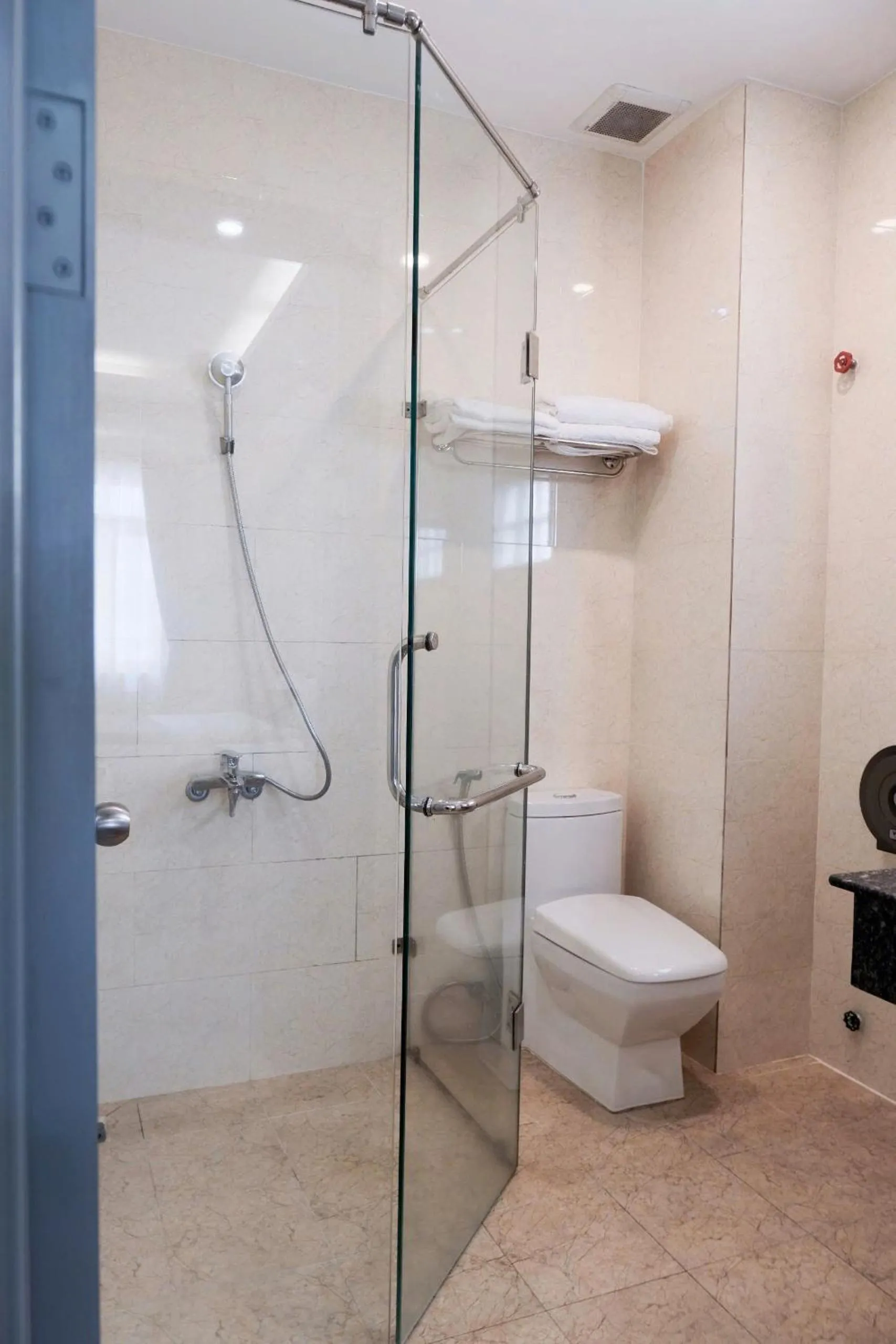 Toilet in Ngoc Trai Vang Hotel