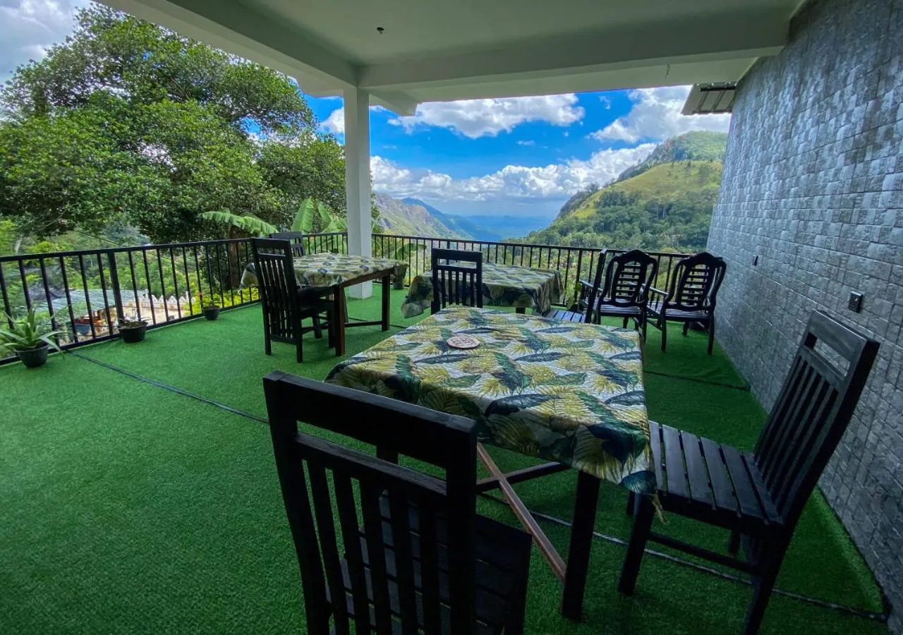 Dining area in Paraiso Guest House