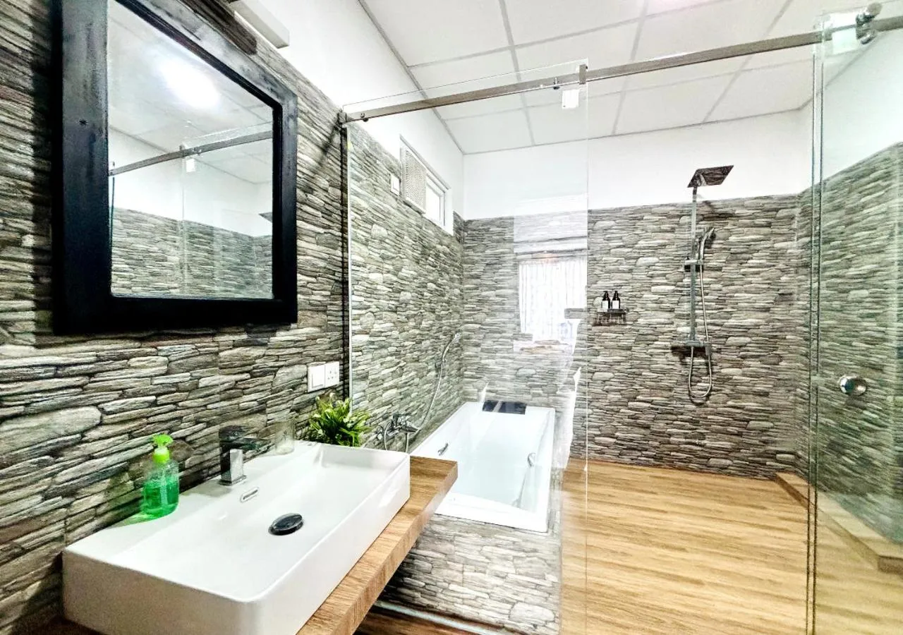 Shower in Paraiso Guest House