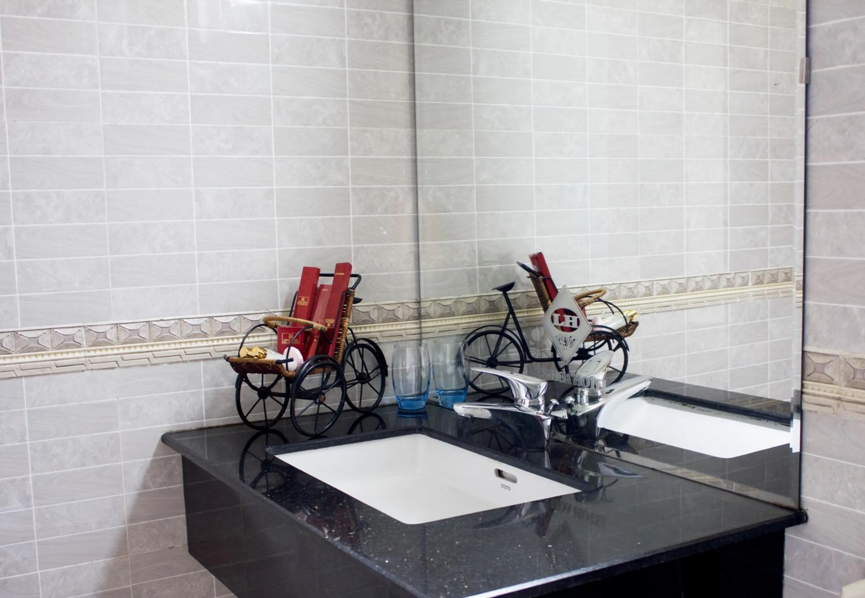 Photo of the whole room in Phước Sơn Hotel