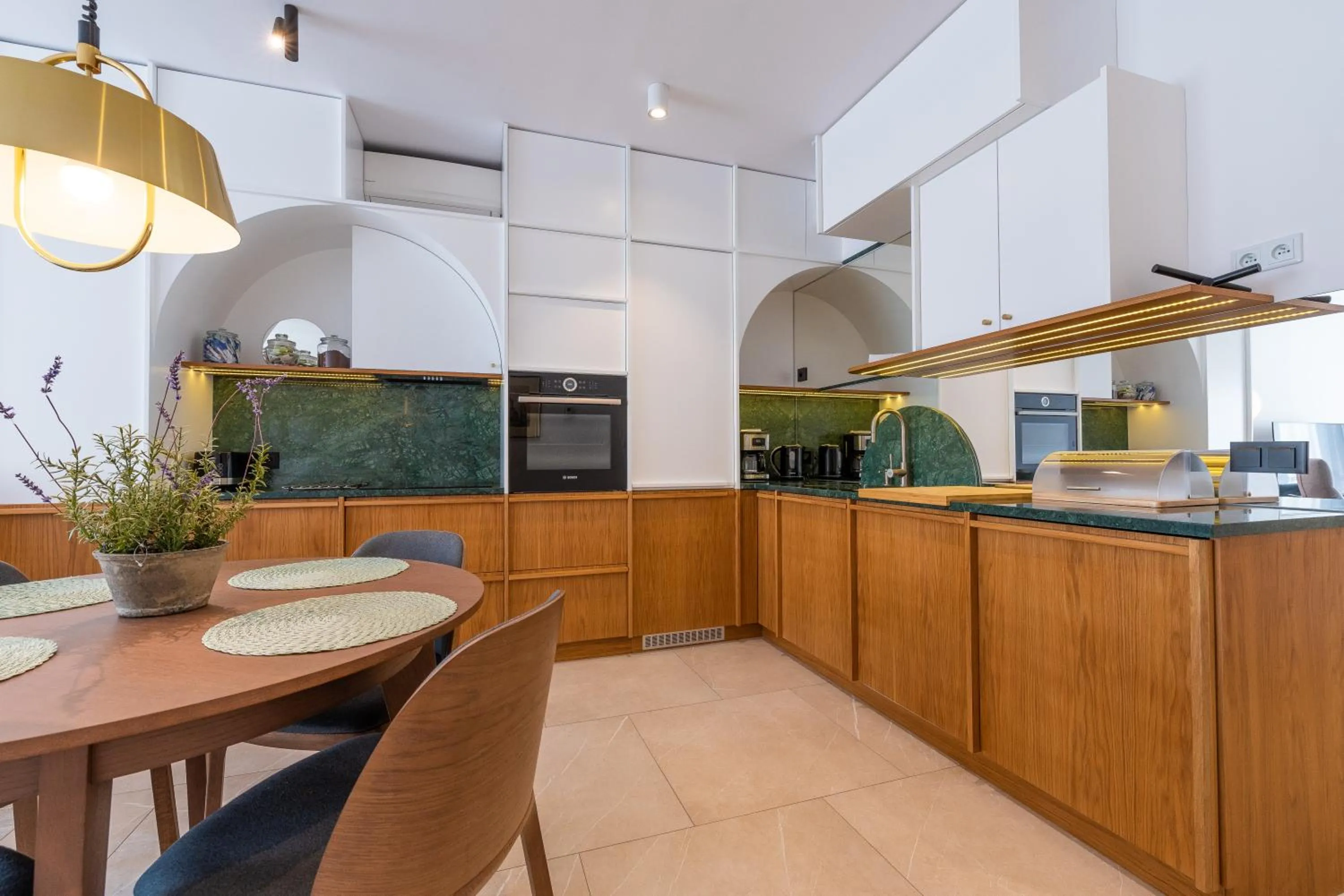 Kitchen or kitchenette in City Lights Apartments