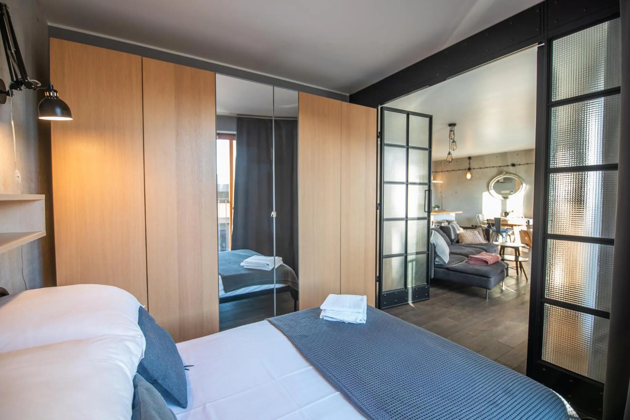 Bedroom, Bed in City Lights Apartments