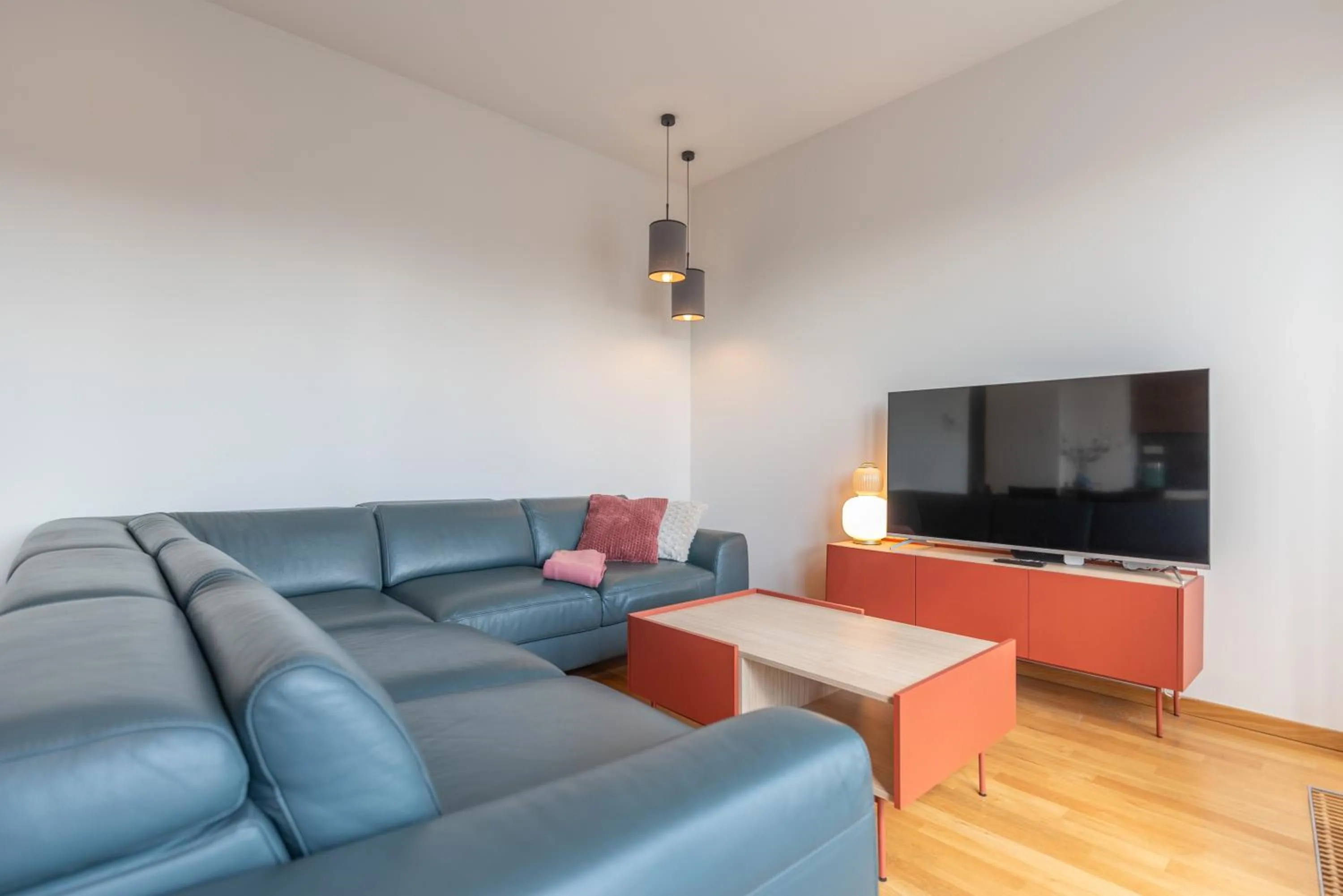 Communal lounge/ TV room in City Lights Apartments