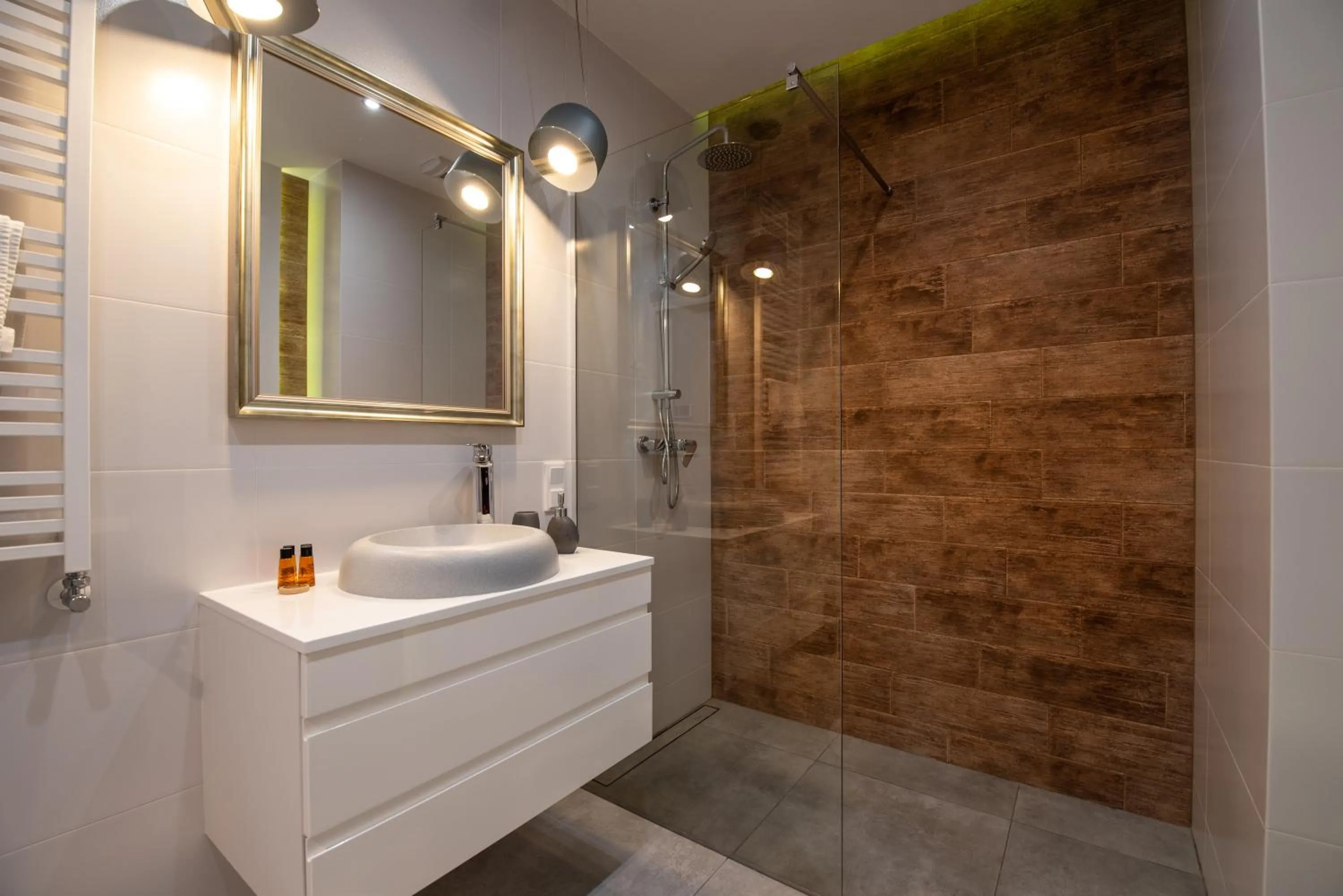 Shower in City Lights Apartments