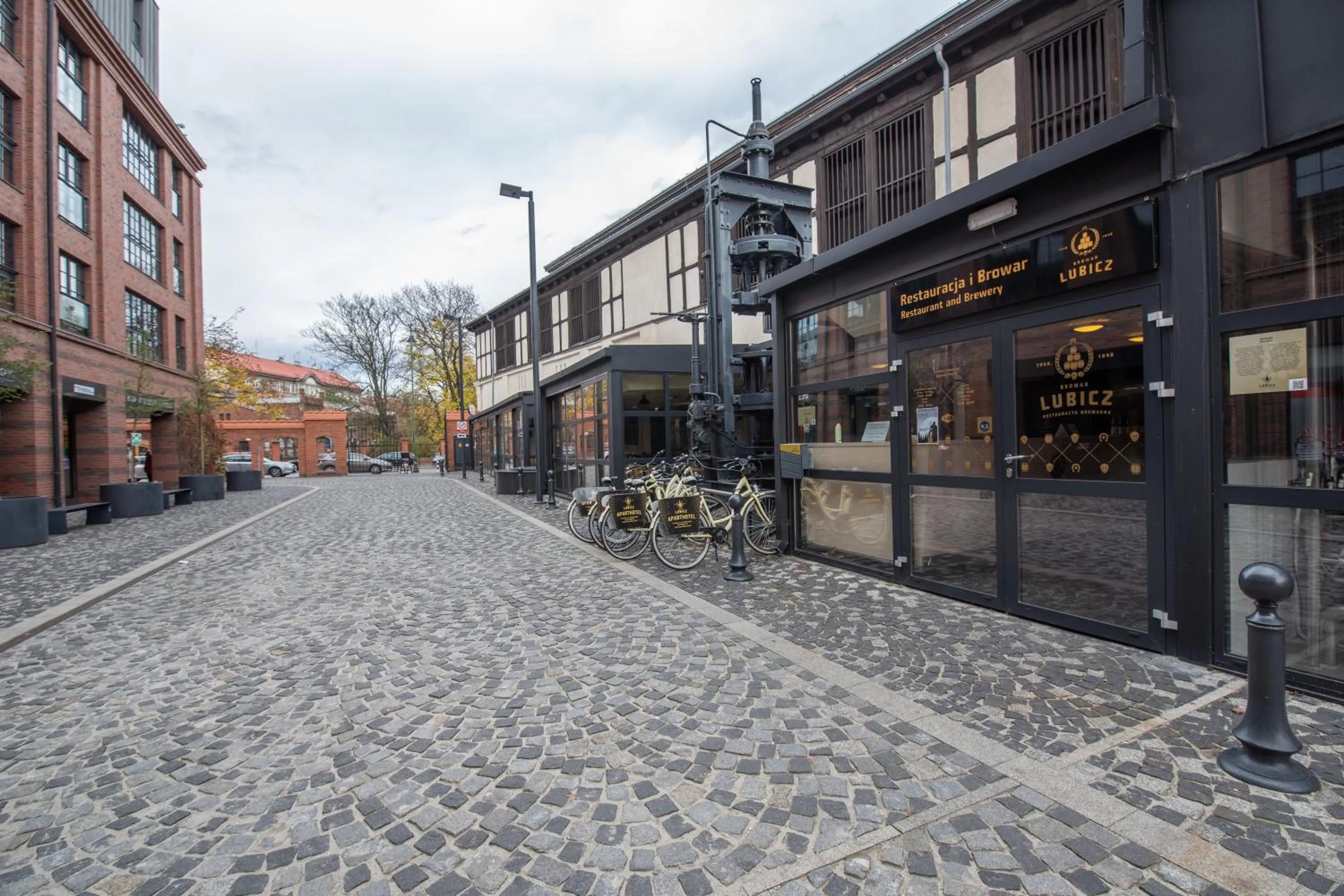 Restaurant/places to eat in City Lights Apartments