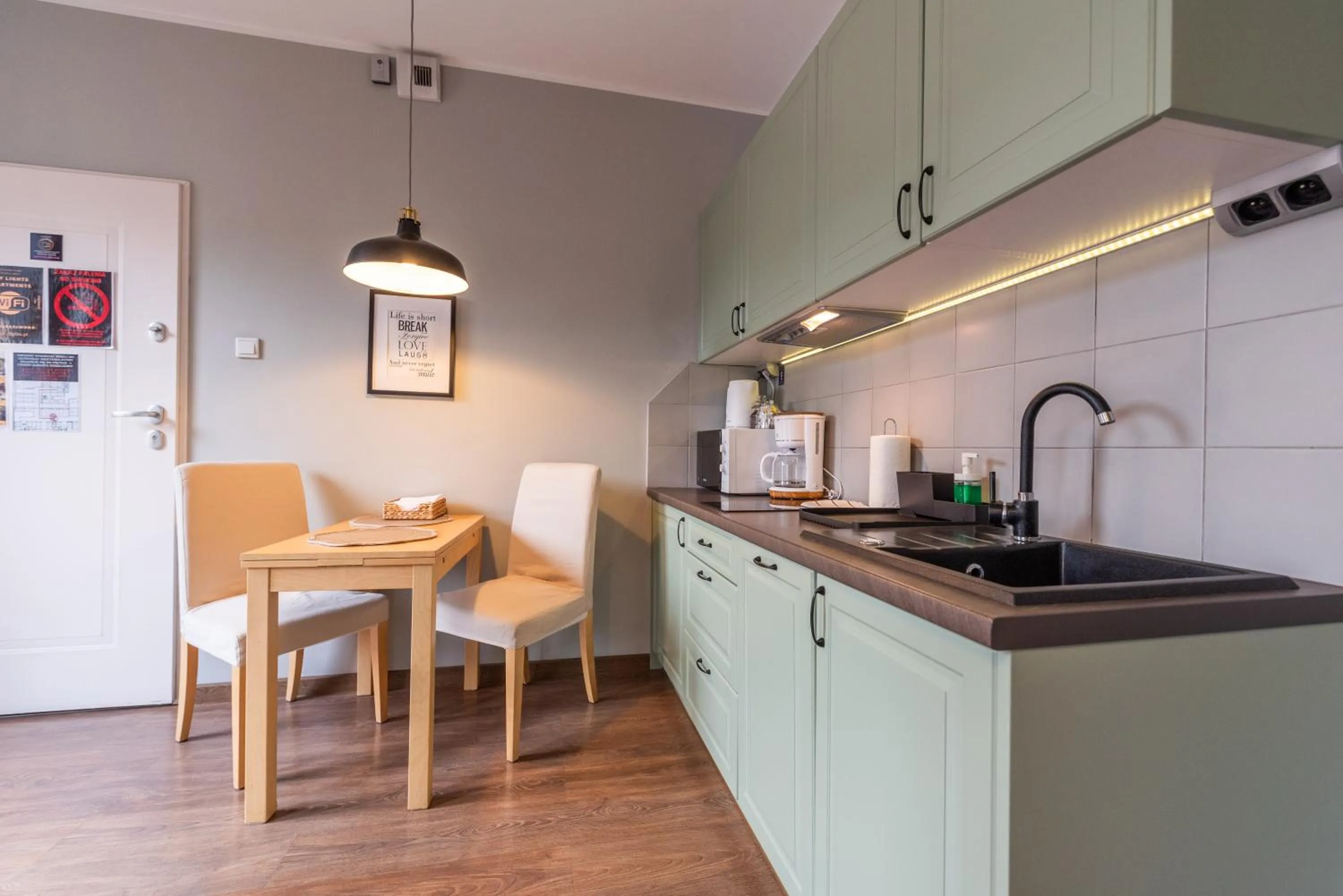 Kitchen or kitchenette in City Lights Apartments
