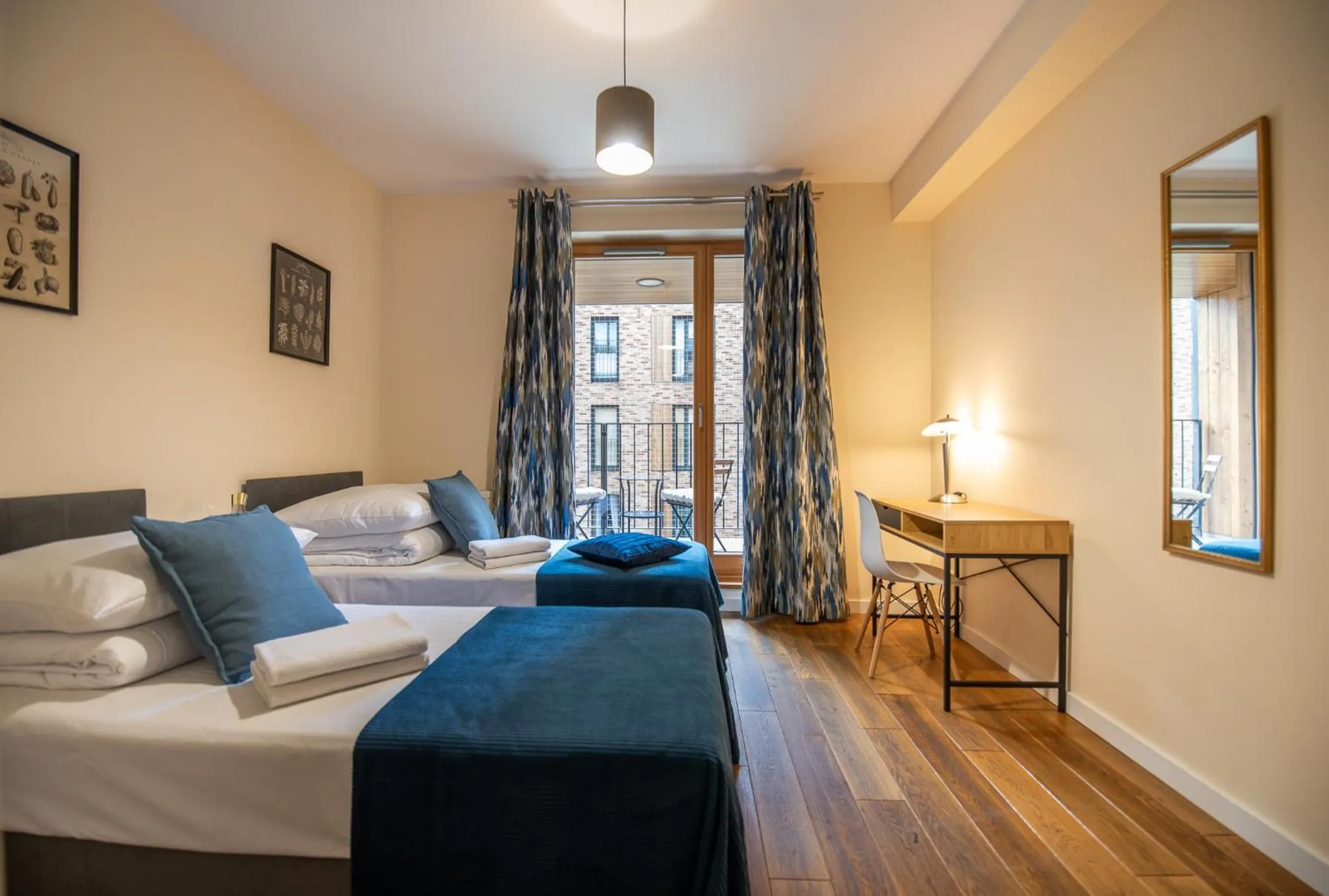 Bedroom, Bed in City Lights Apartments