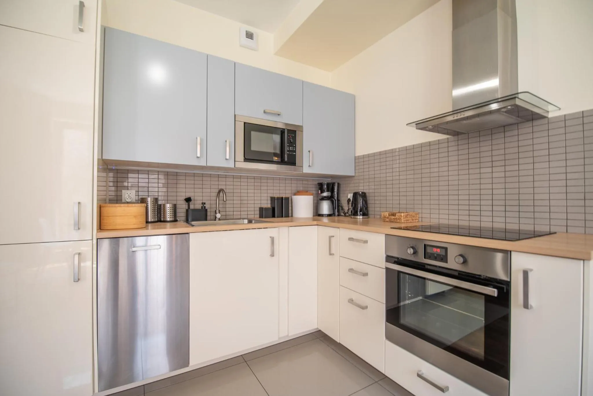 Coffee/tea facilities in City Lights Apartments