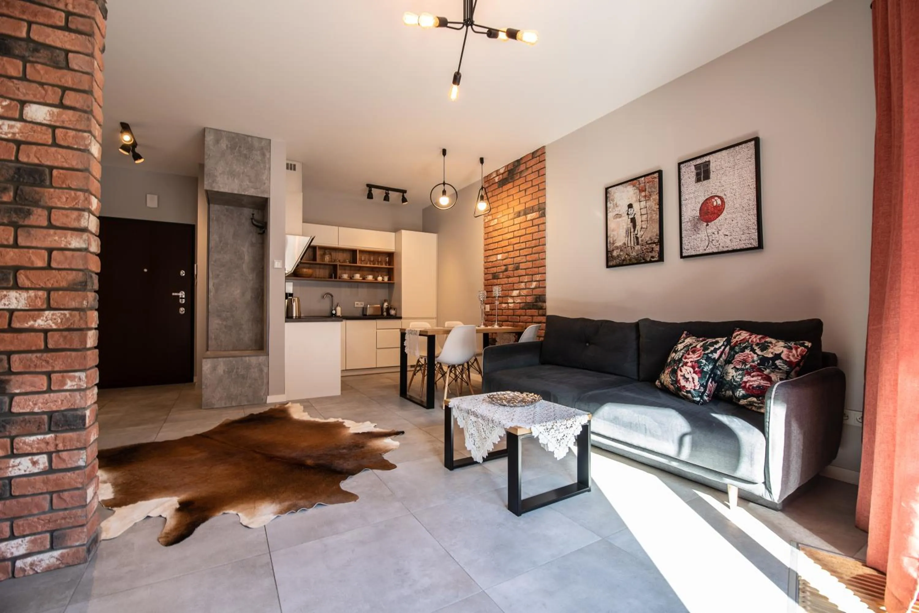 TV and multimedia in City Lights Apartments