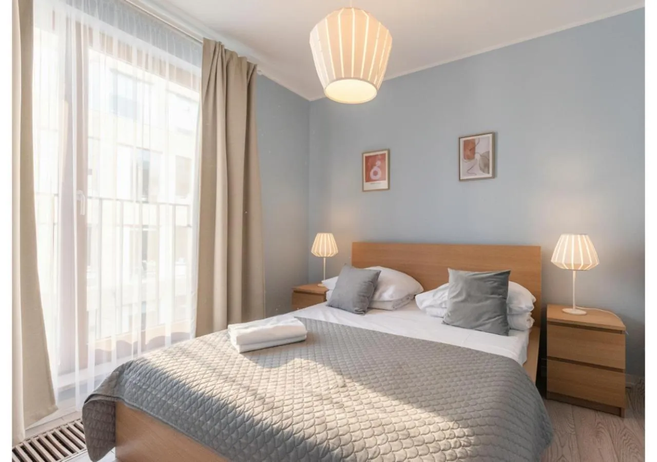 Bedroom, Bed in City Lights Apartments