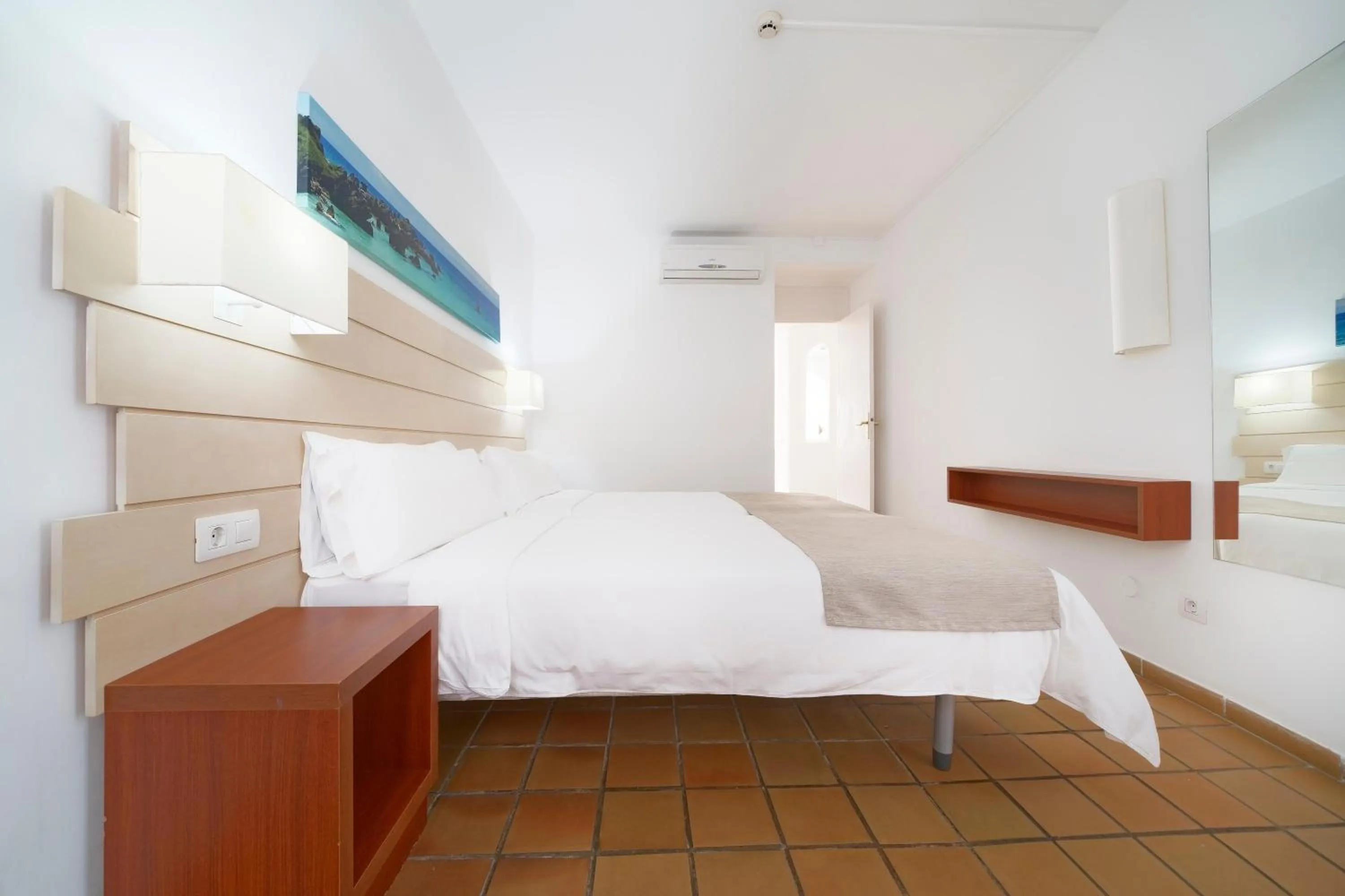 Photo of the whole room, Bed in LABRANDA Bahía Fañabé & Villas