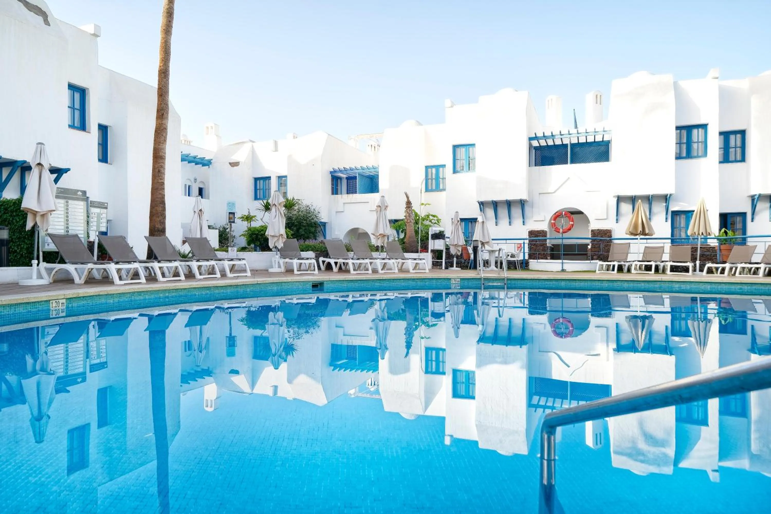 Swimming pool in LABRANDA Bahía Fañabé & Villas