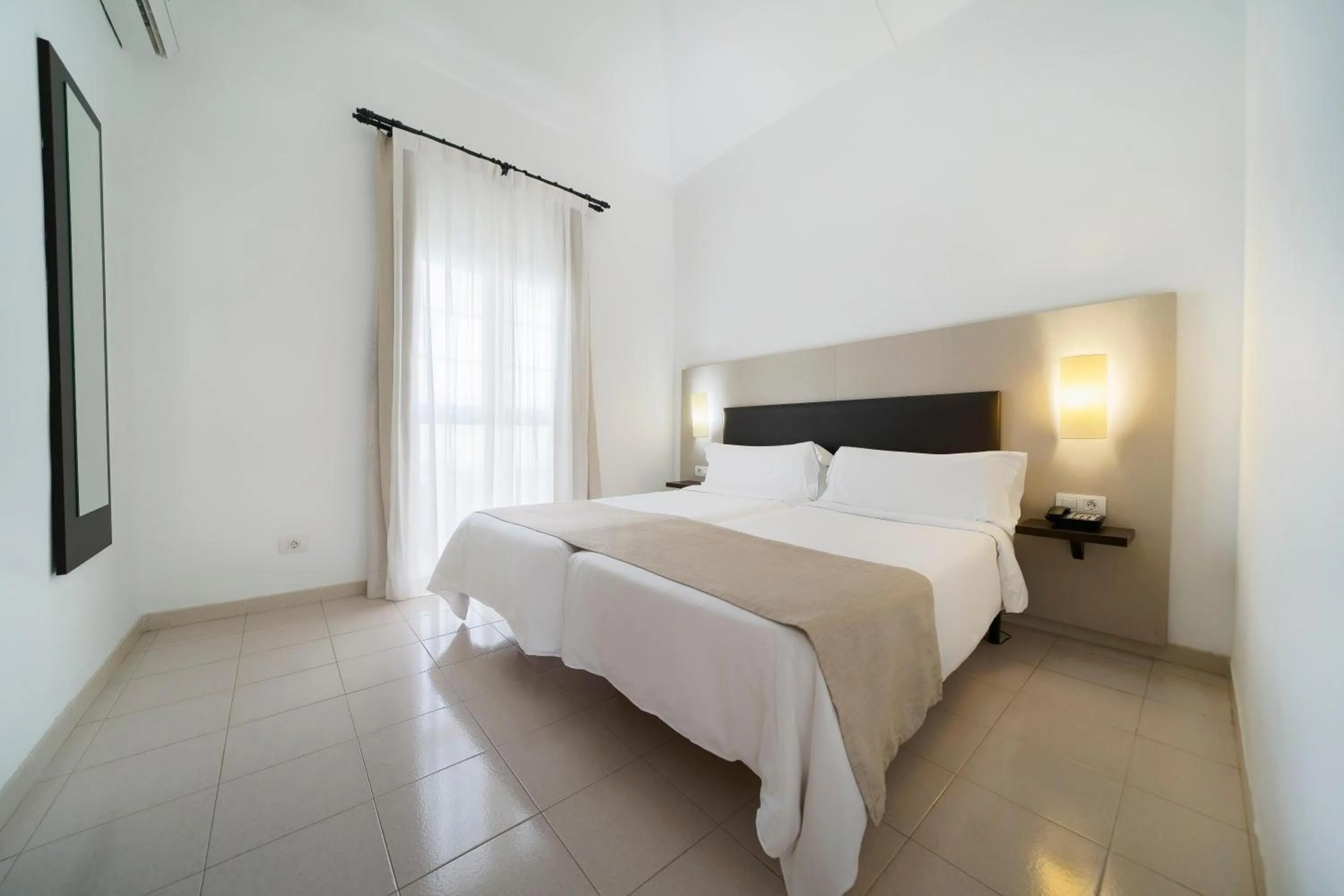 Photo of the whole room, Bed in LABRANDA Bahía Fañabé & Villas