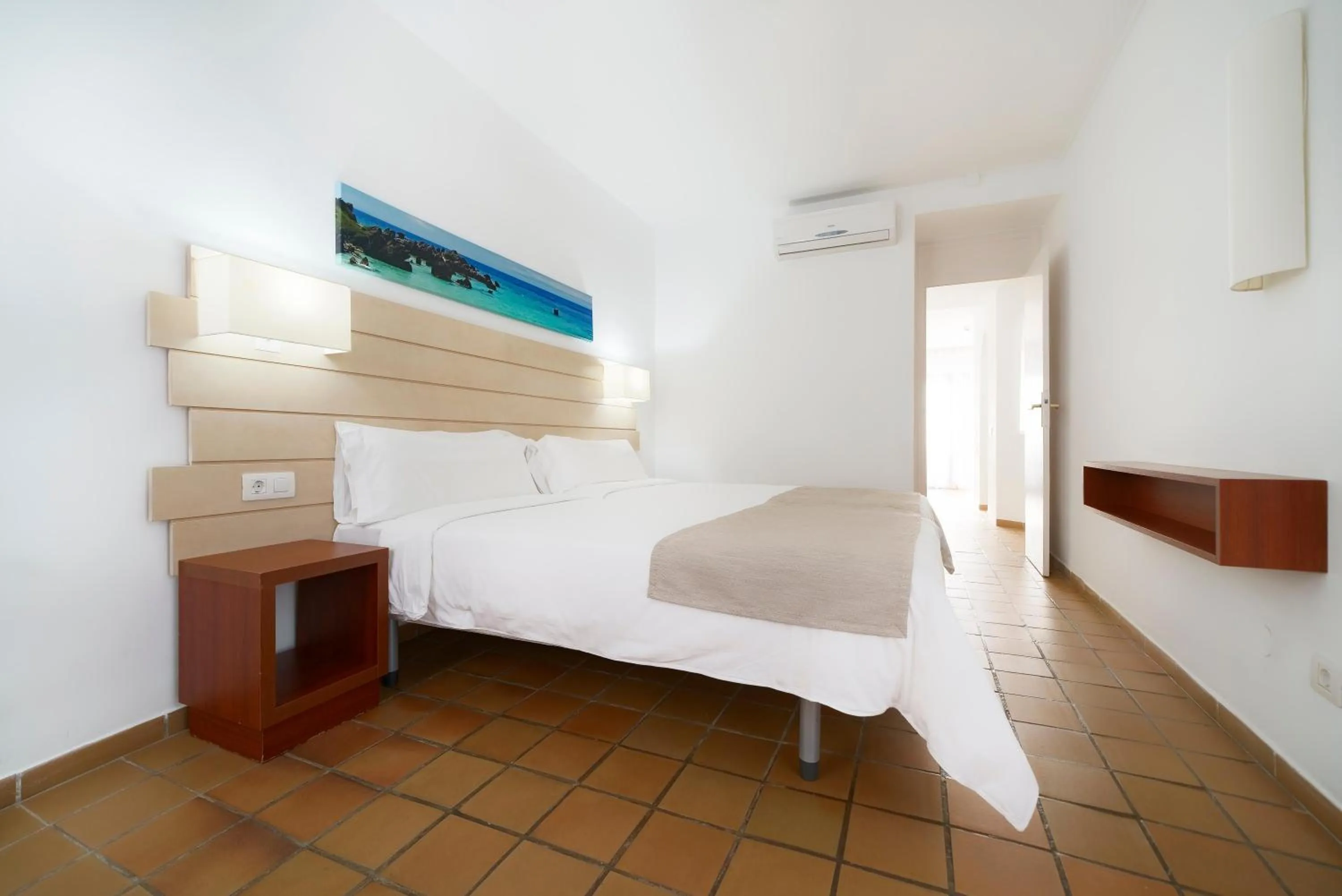 Photo of the whole room, Bed in LABRANDA Bahía Fañabé & Villas