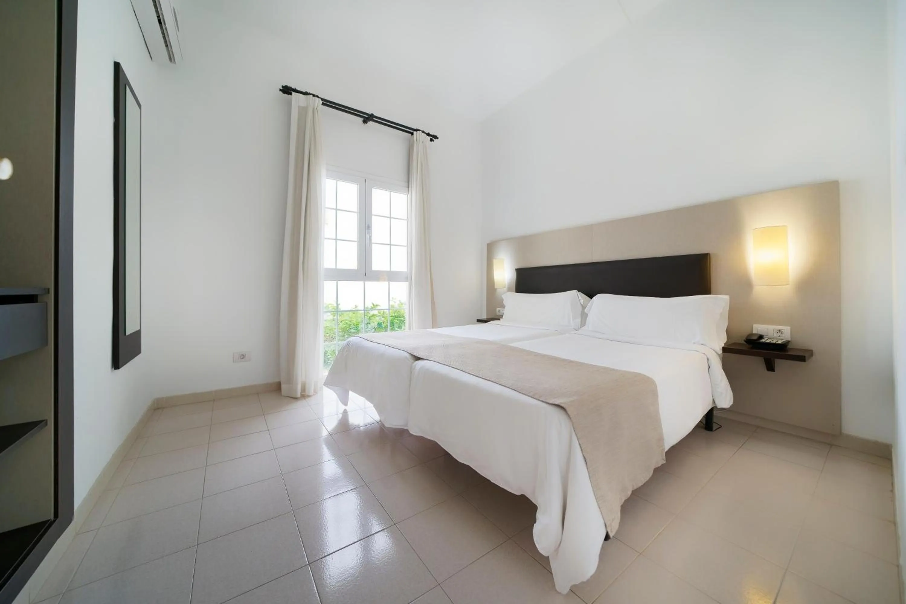 Photo of the whole room, Bed in LABRANDA Bahía Fañabé & Villas