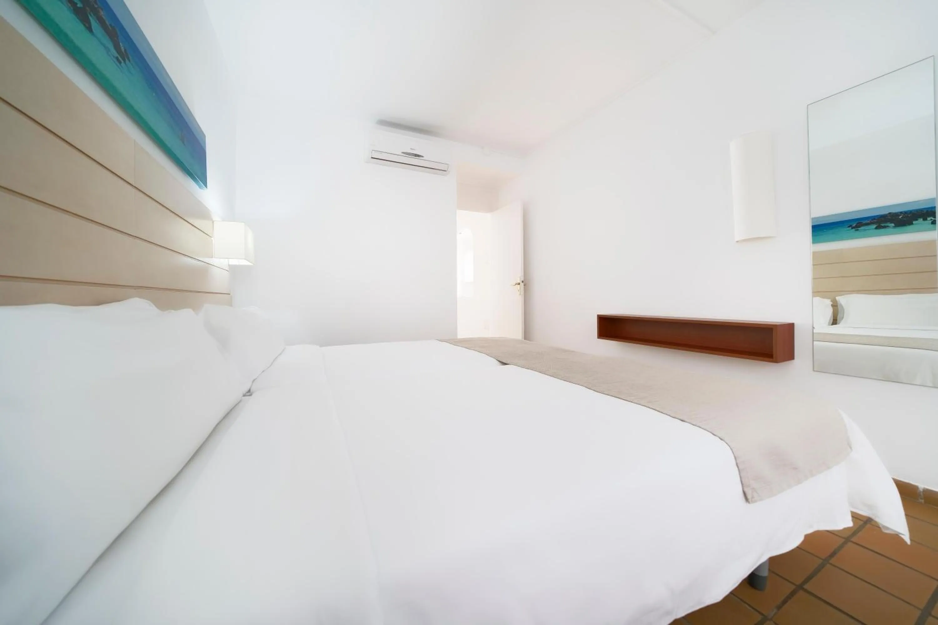 Photo of the whole room, Bed in LABRANDA Bahía Fañabé & Villas