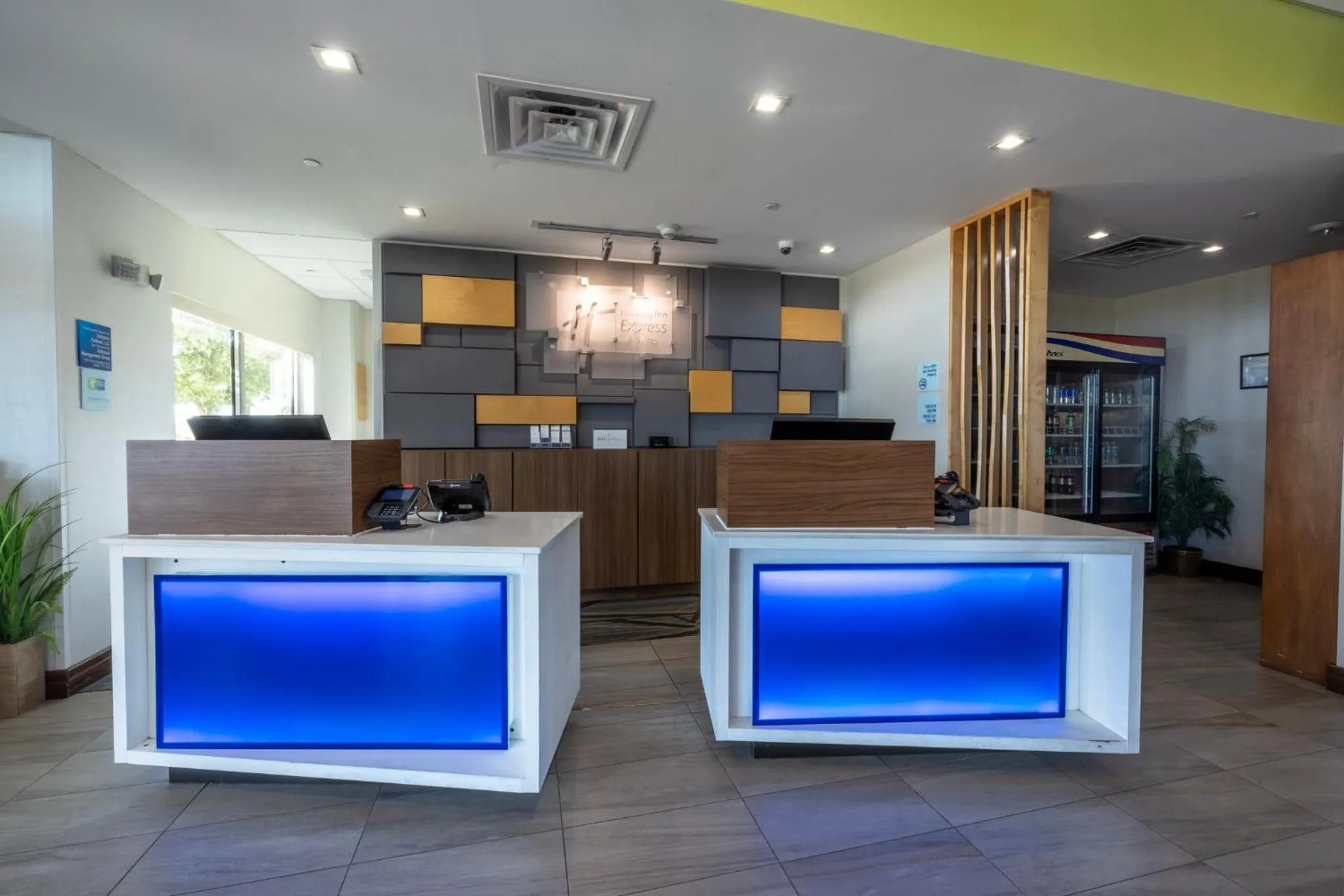 Property building in Holiday Inn Express & Suites Dallas NE Arboretum