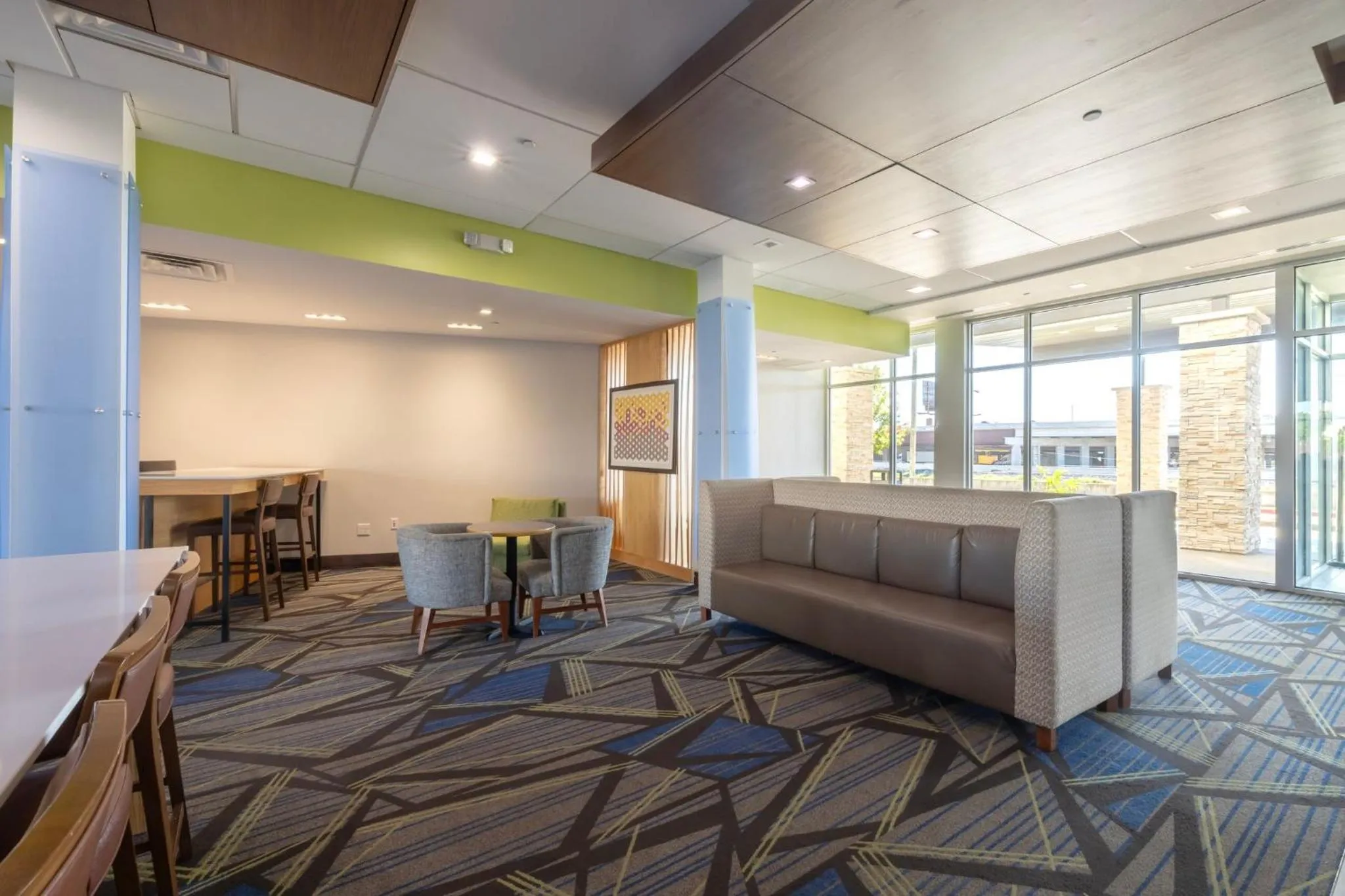 Property building in Holiday Inn Express & Suites Dallas NE Arboretum