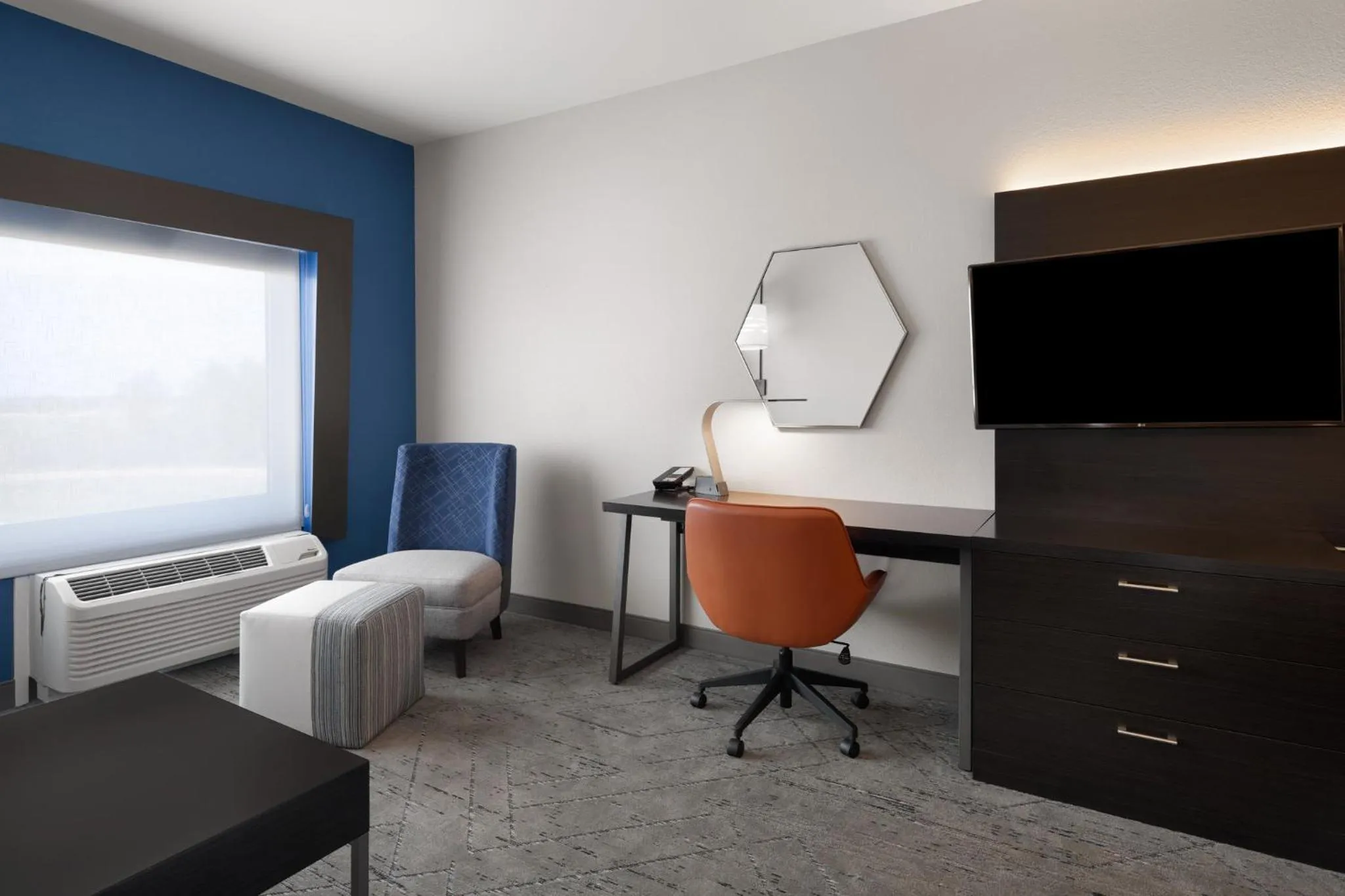 Photo of the whole room, Bed in Holiday Inn Express & Suites West Memphis by IHG