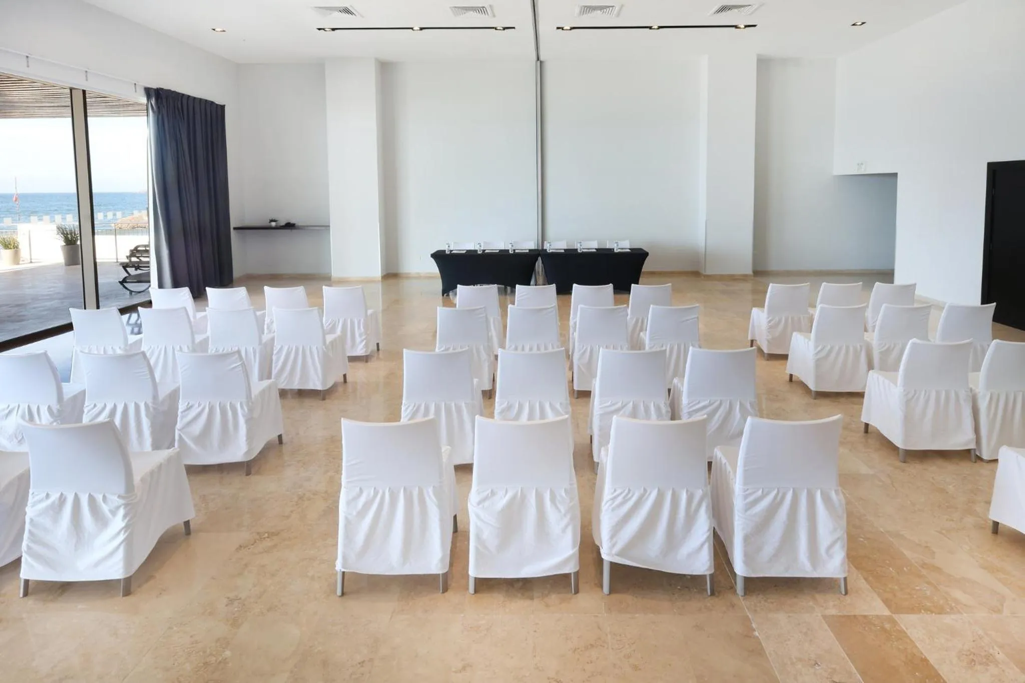 Meeting/conference room in Holiday Inn Resort Mazatlan by IHG