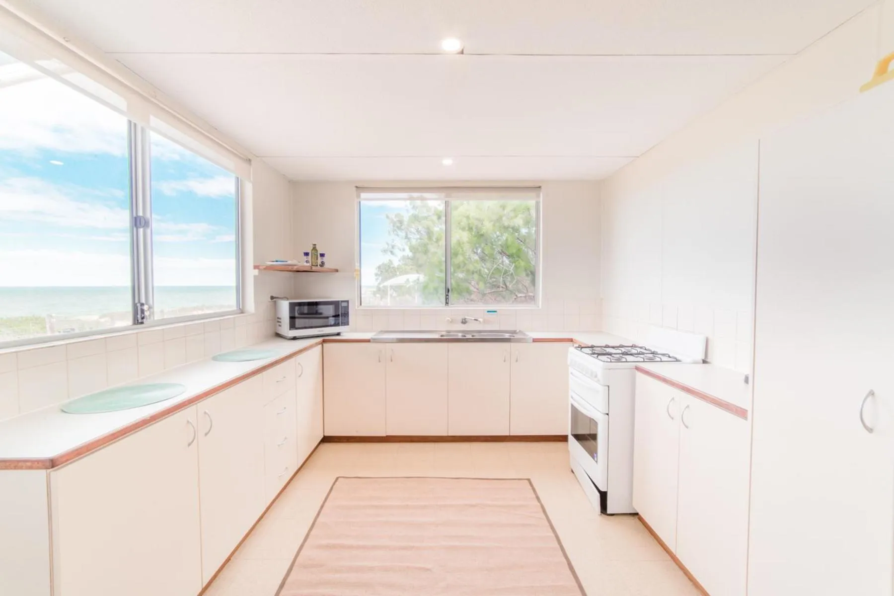Kitchen or kitchenette in Mackerel Islands