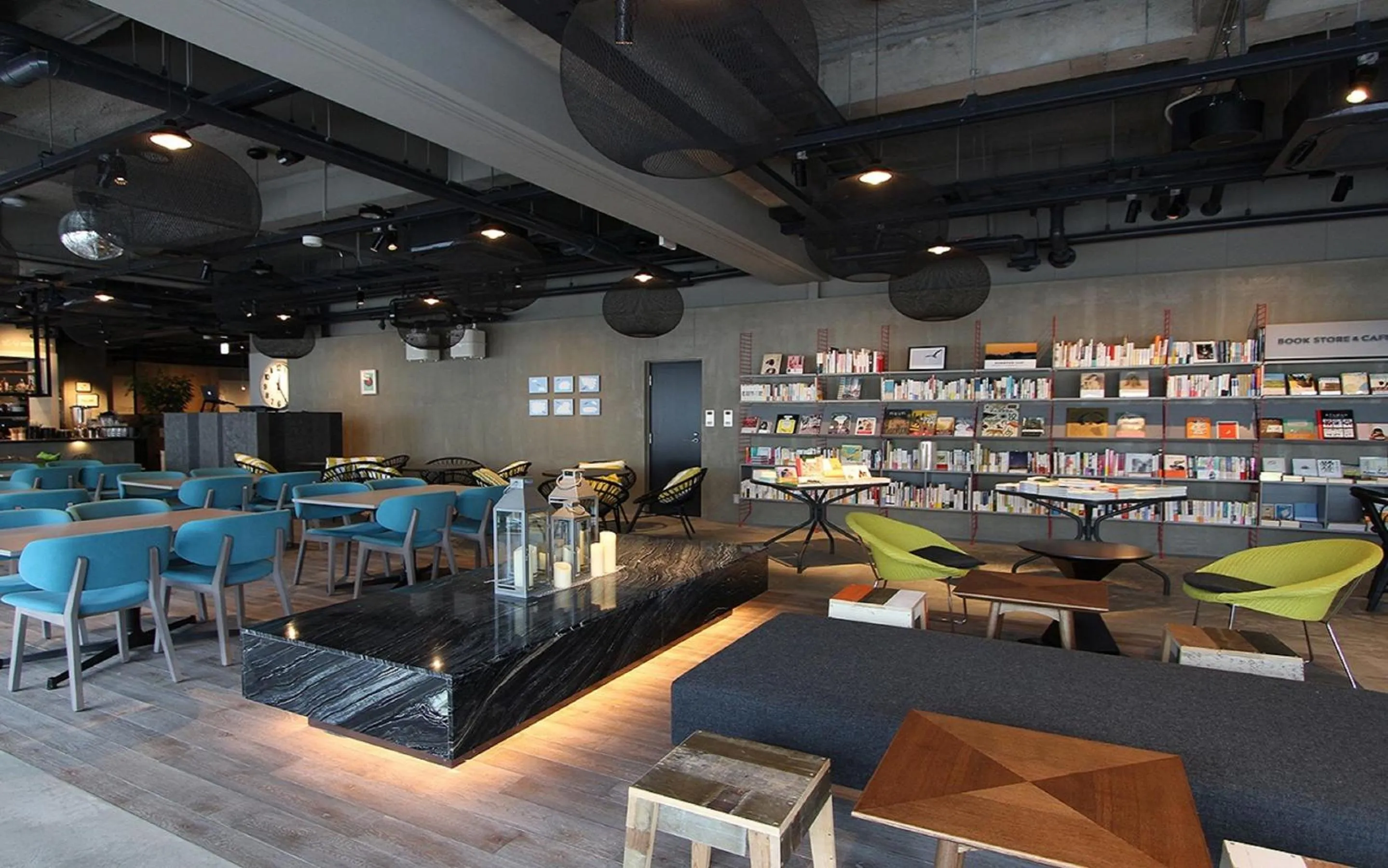 Restaurant/places to eat in Calendar Hotel