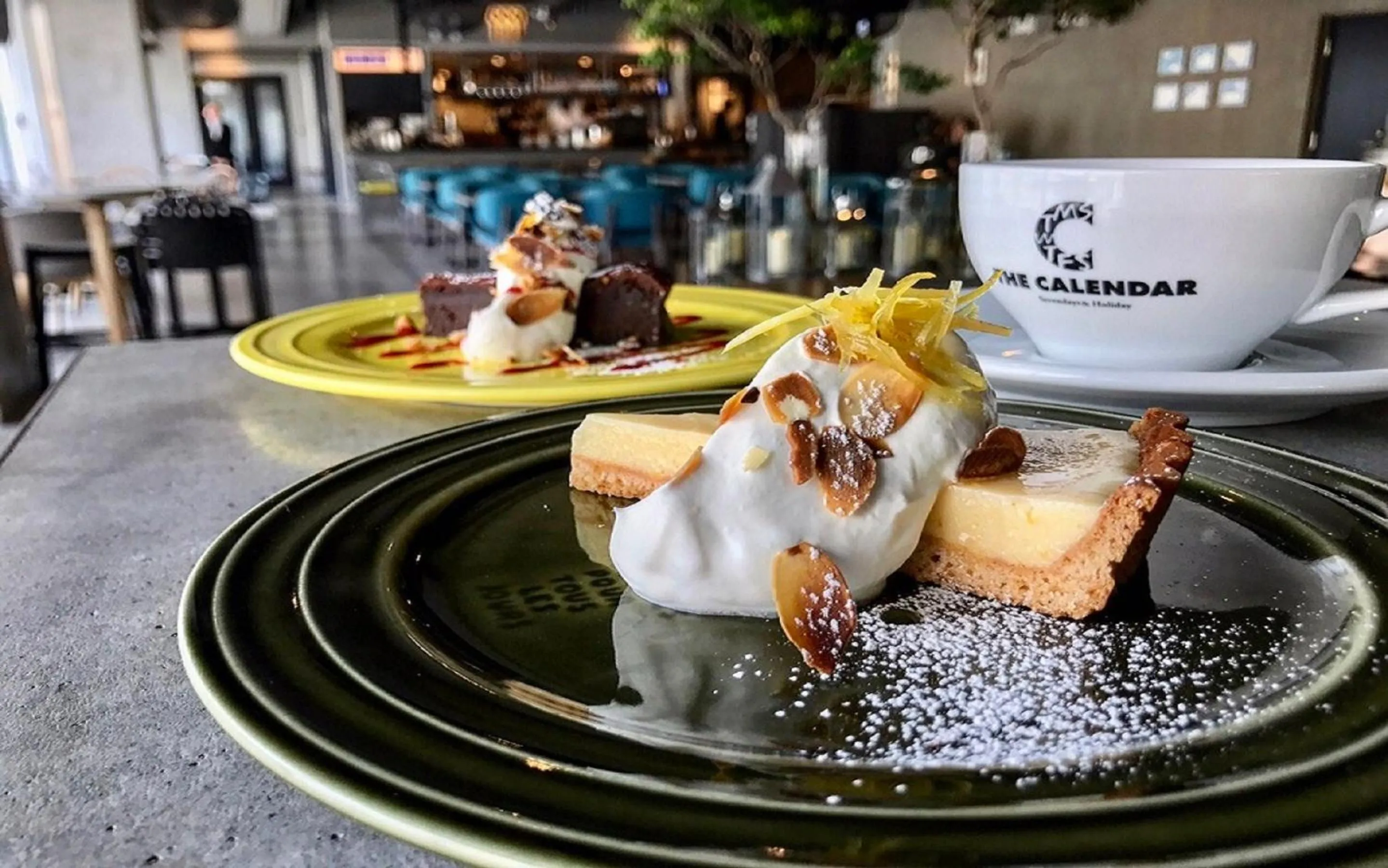 Restaurant/places to eat in Calendar Hotel