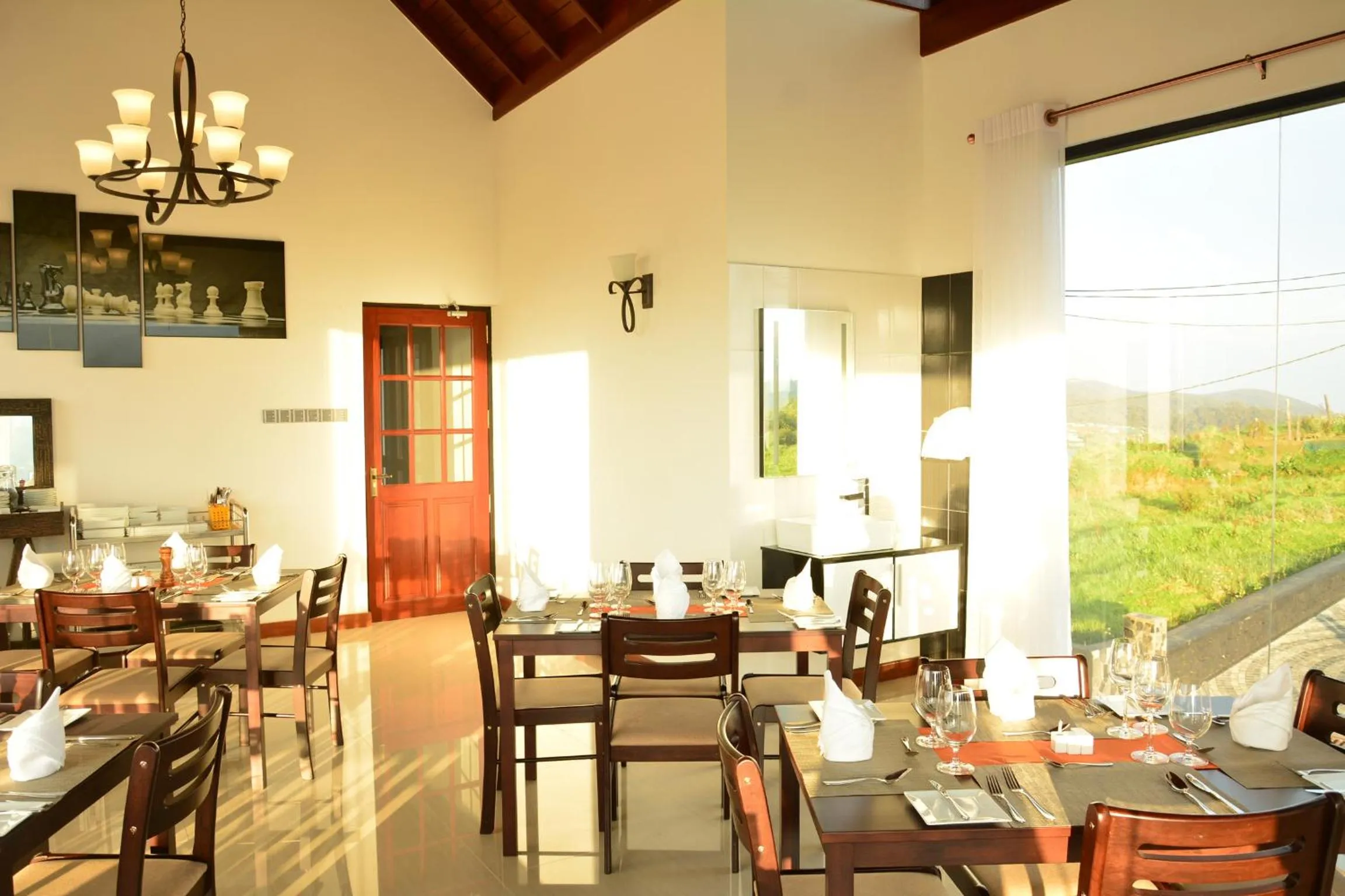 Food and drinks in Villa Mount Royal