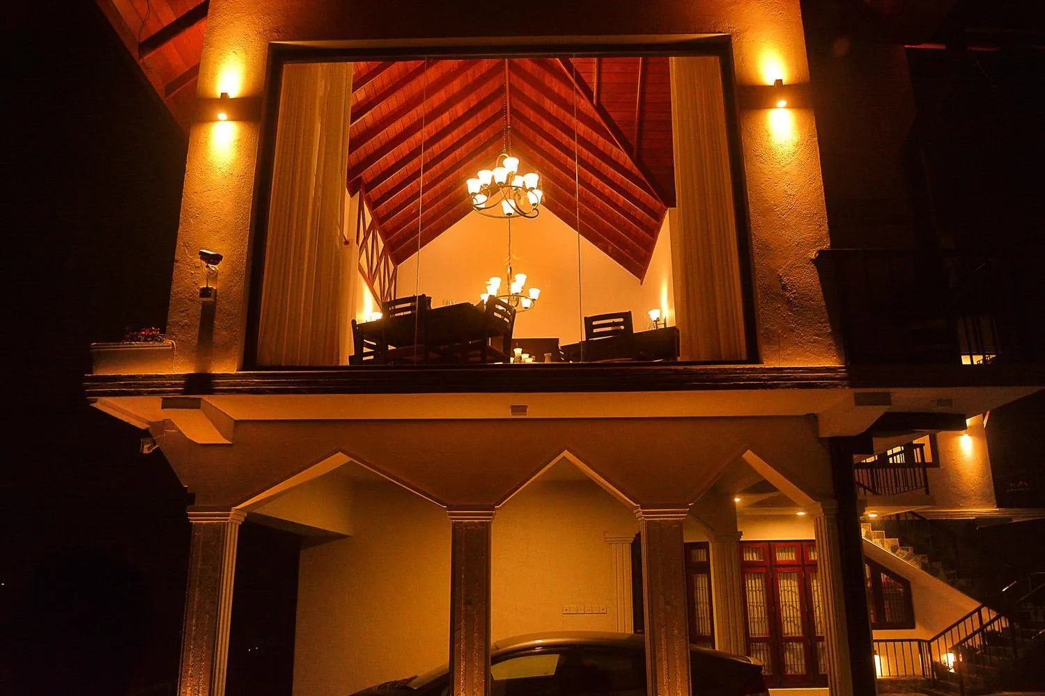 Property building in Villa Mount Royal