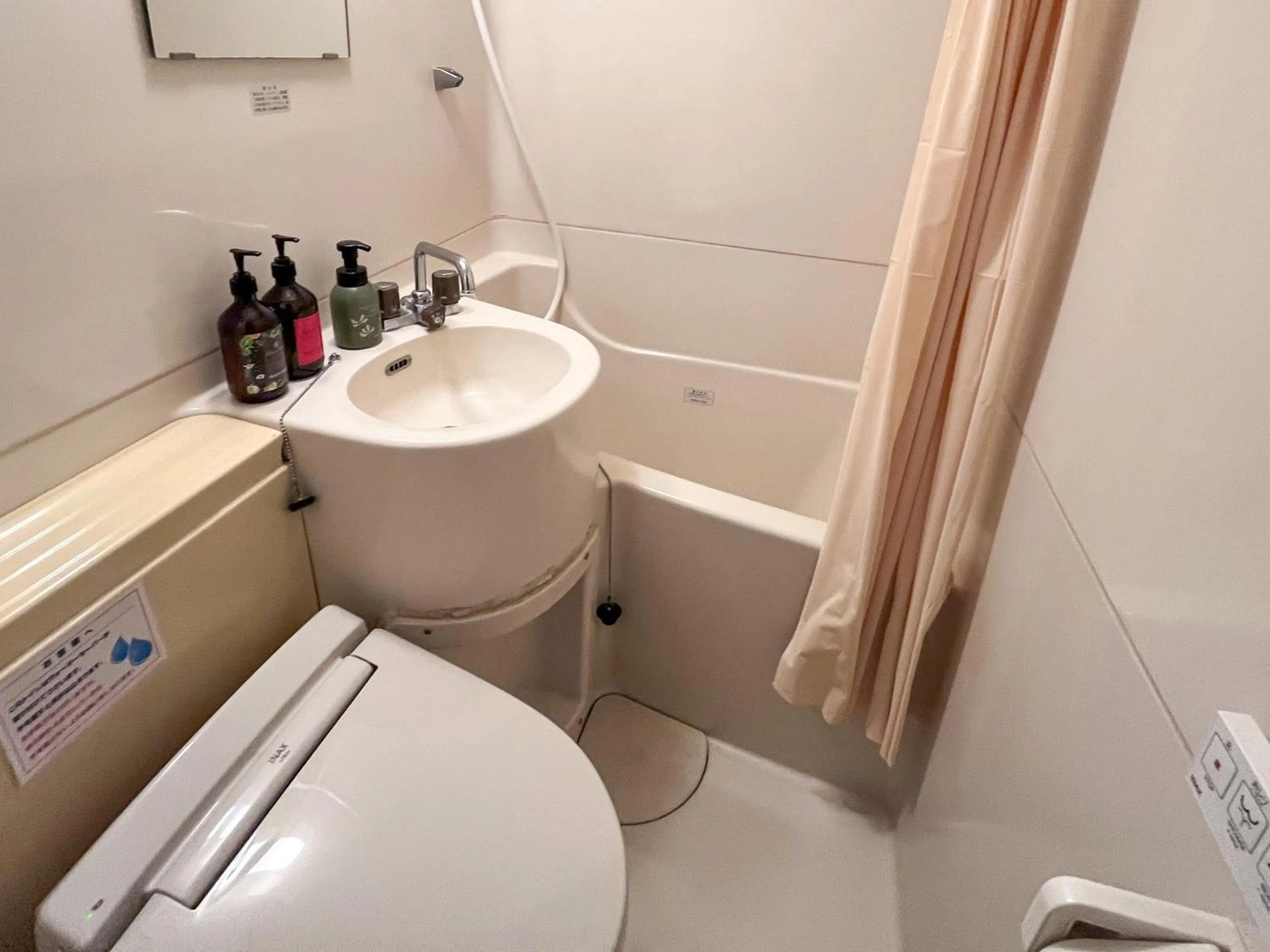 Toilet in HOTEL CROWN HILLS FUJINOMIYA