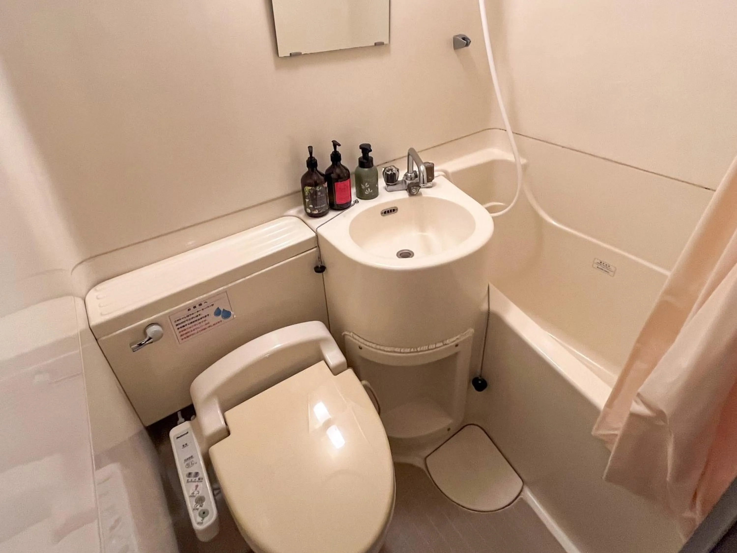 Toilet in HOTEL CROWN HILLS FUJINOMIYA