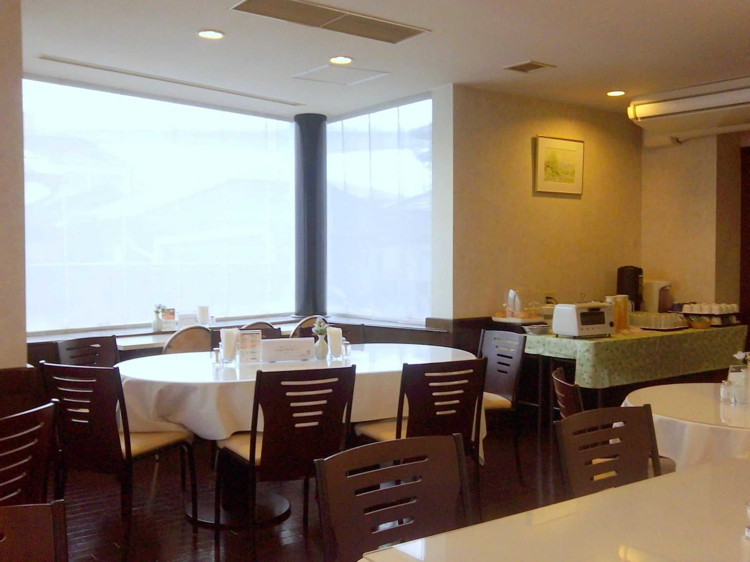 Restaurant/places to eat in Okaya Central Hotel