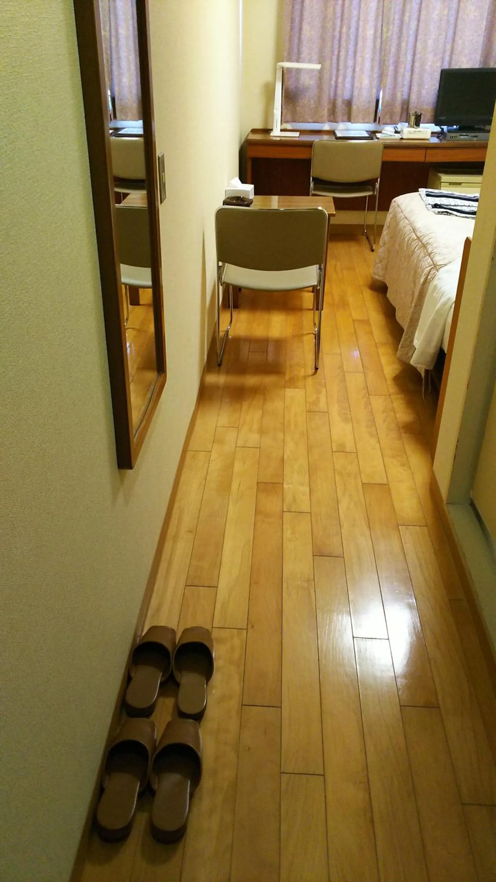 Photo of the whole room, Bed in New Central Hotel Katsuta