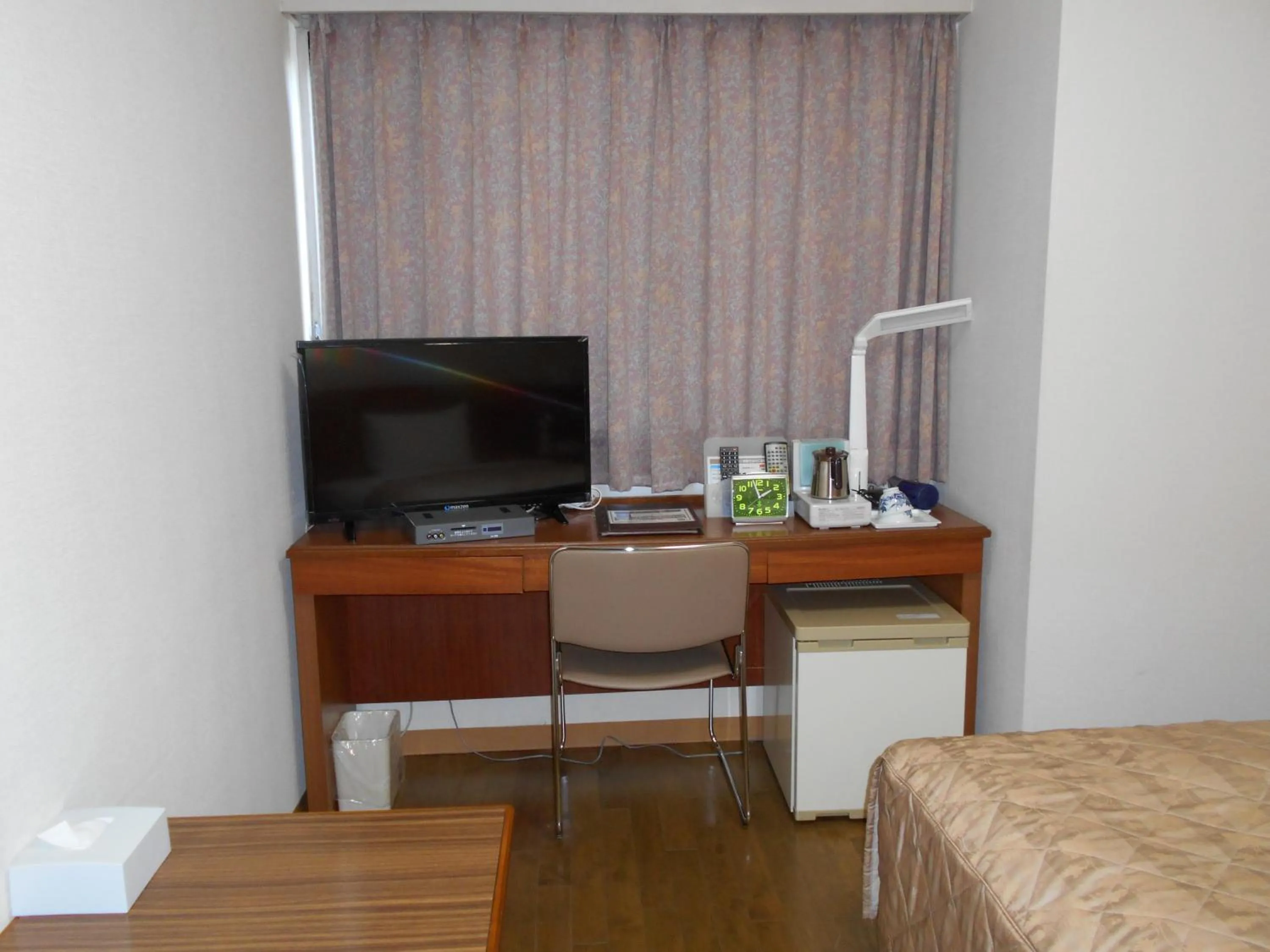 Bed in New Central Hotel Katsuta