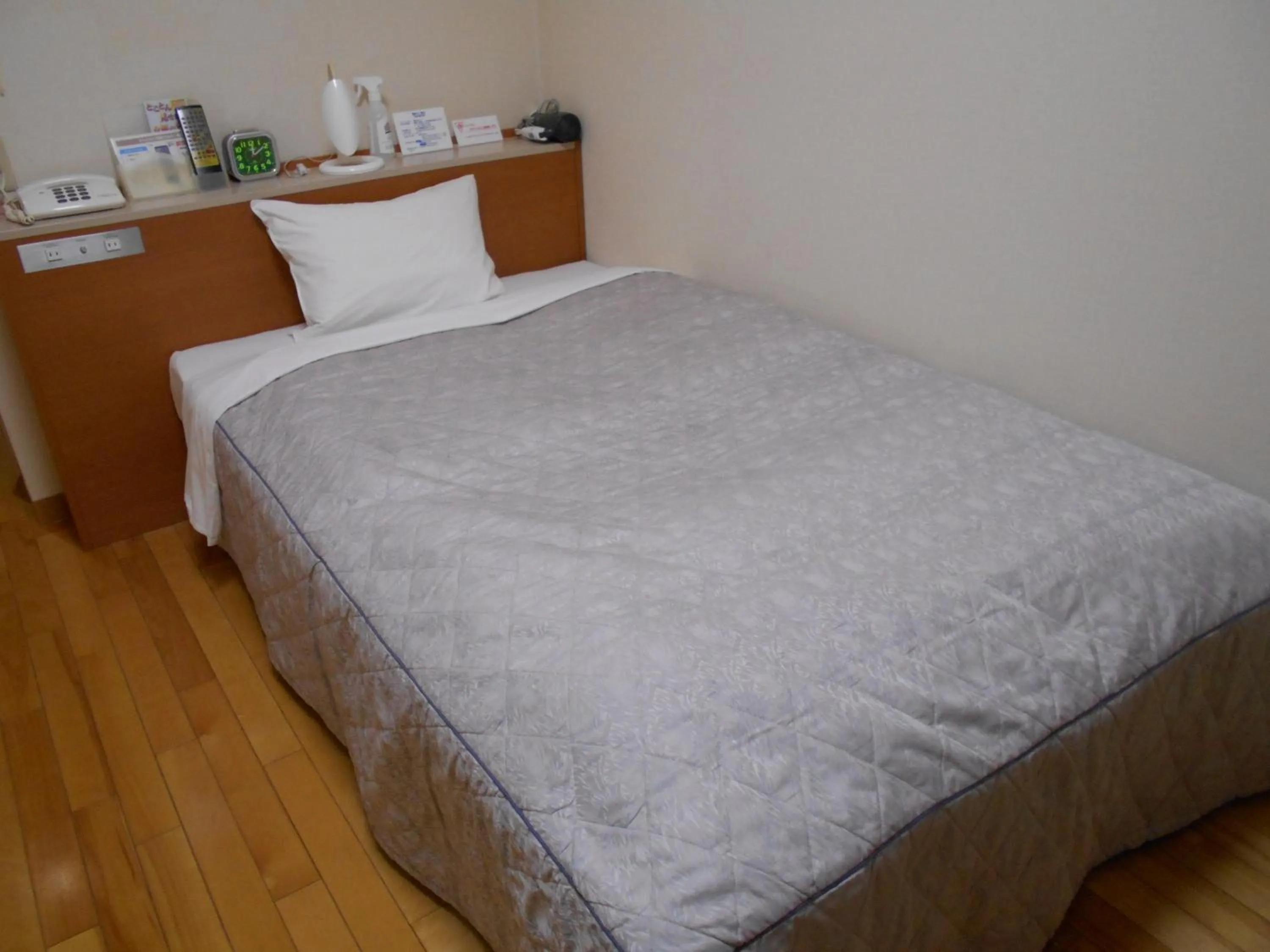 Bed in New Central Hotel Katsuta