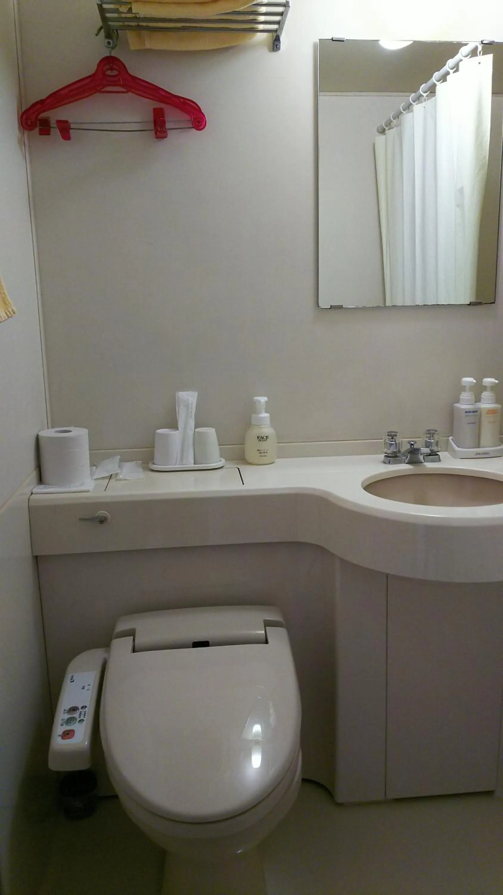 Shower in New Central Hotel Katsuta