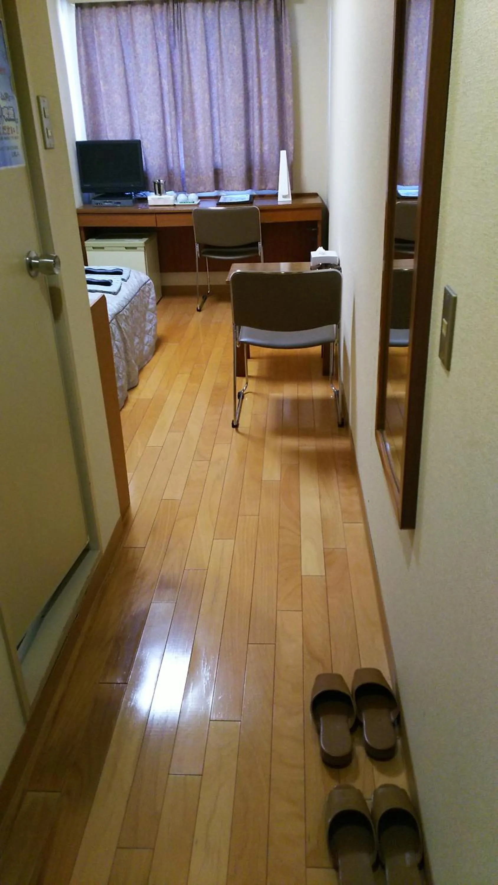Photo of the whole room, Bed in New Central Hotel Katsuta