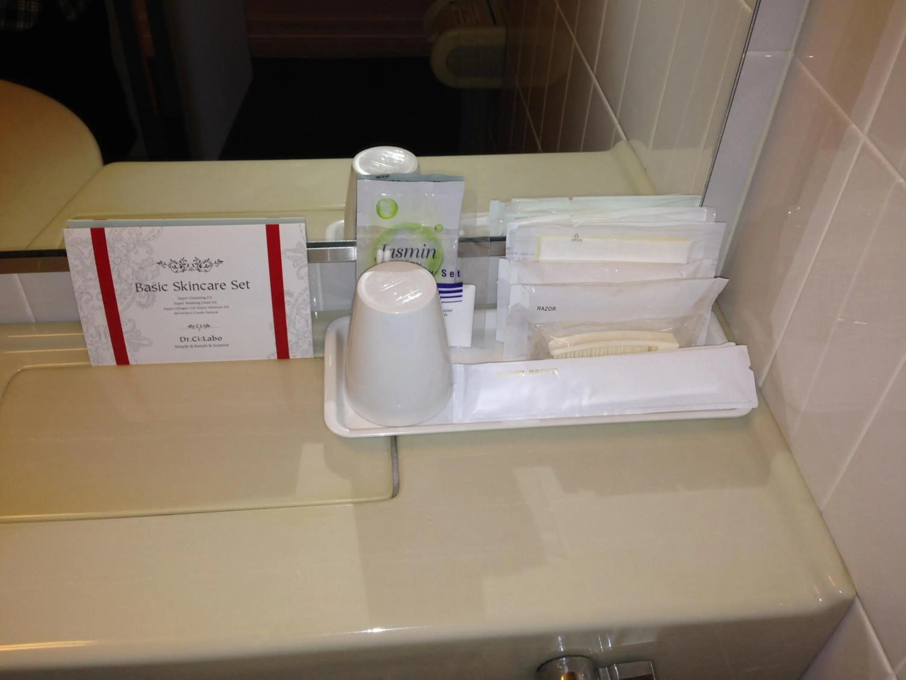 Photo of the whole room in Creston Hotel