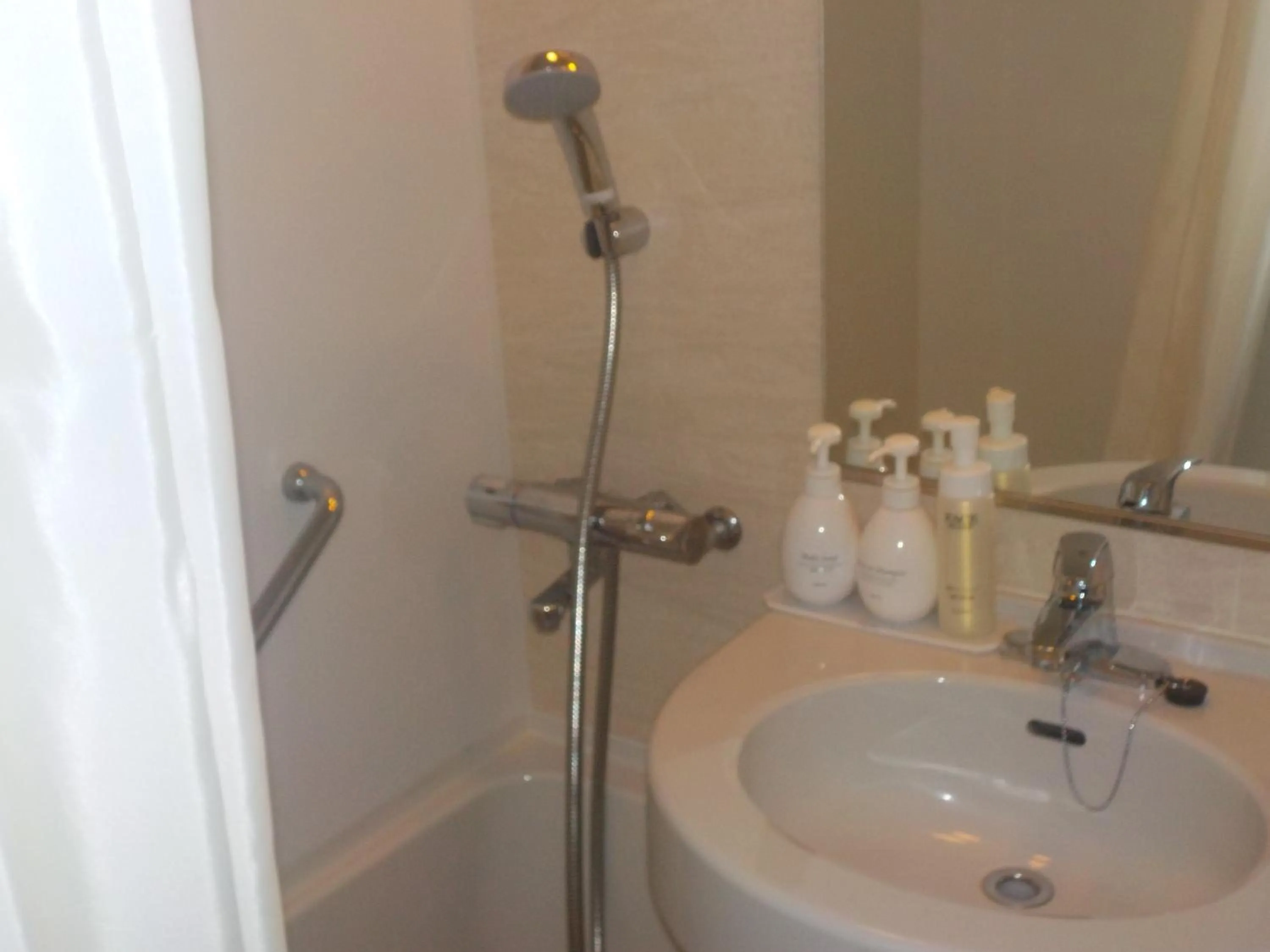 Shower in Hotel Terrace Yokohama